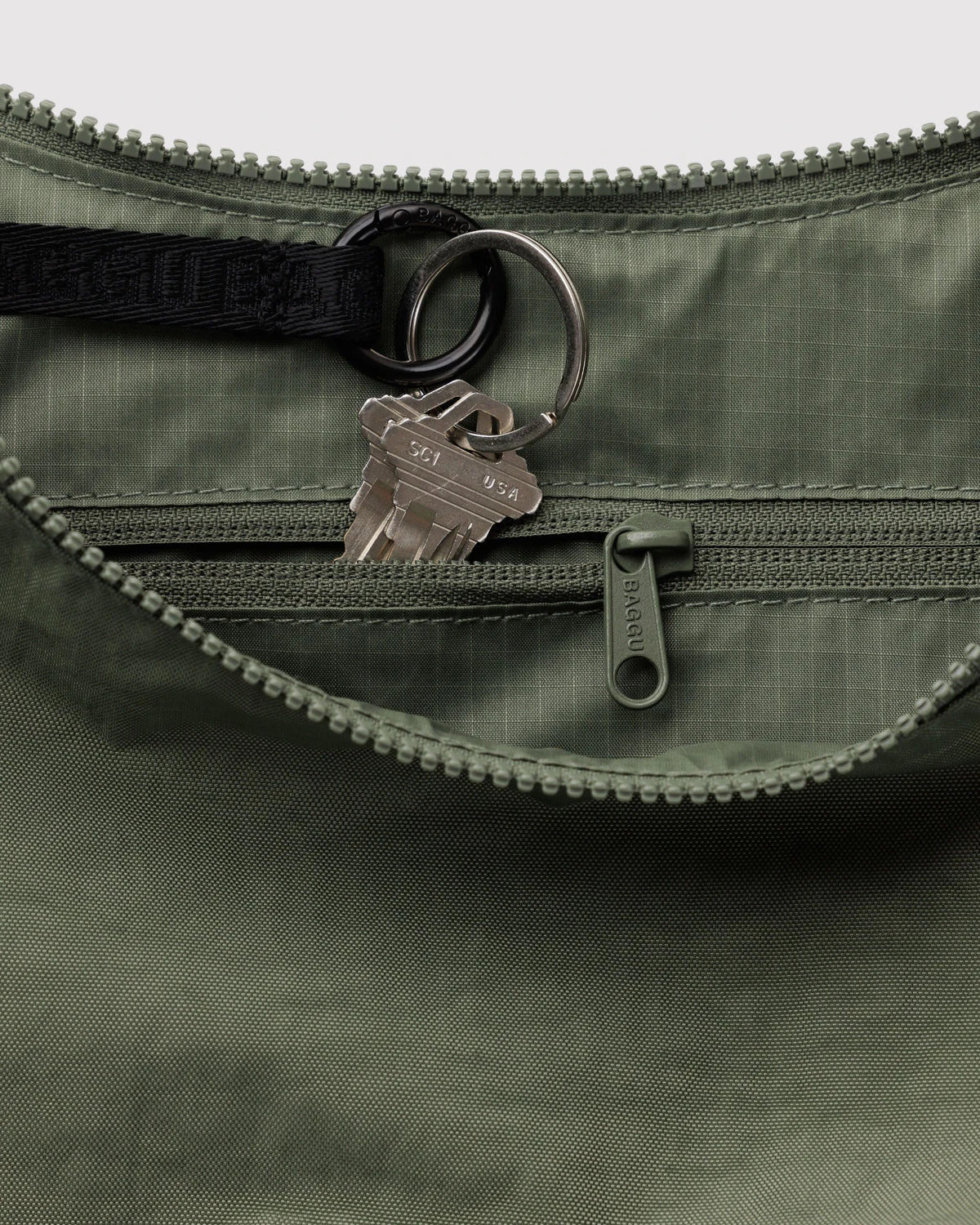 Baggu - Medium Nylon Crescent Bag | Caper