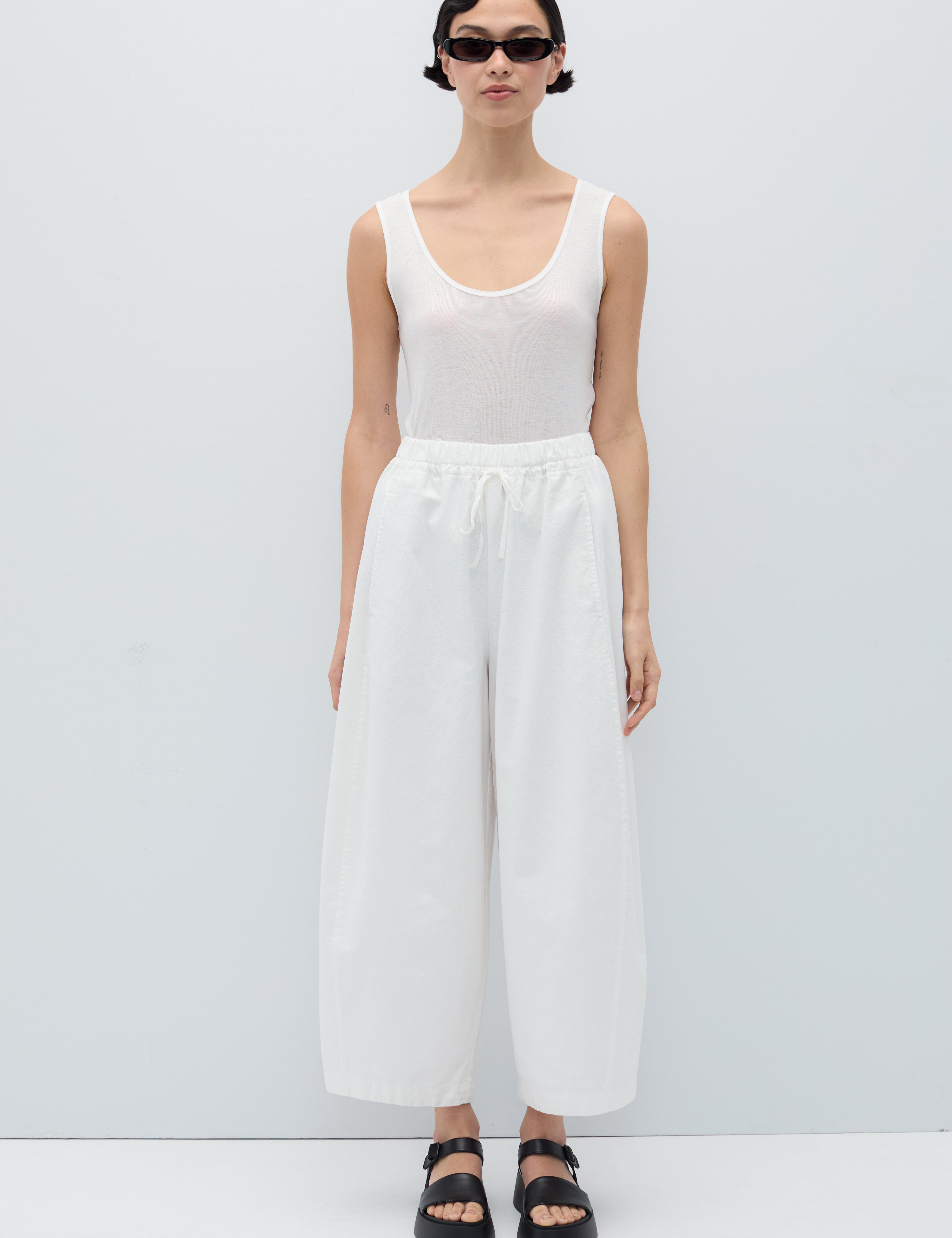 2726-PA-WH_Dafne-Pants-White_RITA_ROW_WOMEN_SS26_1.jpg