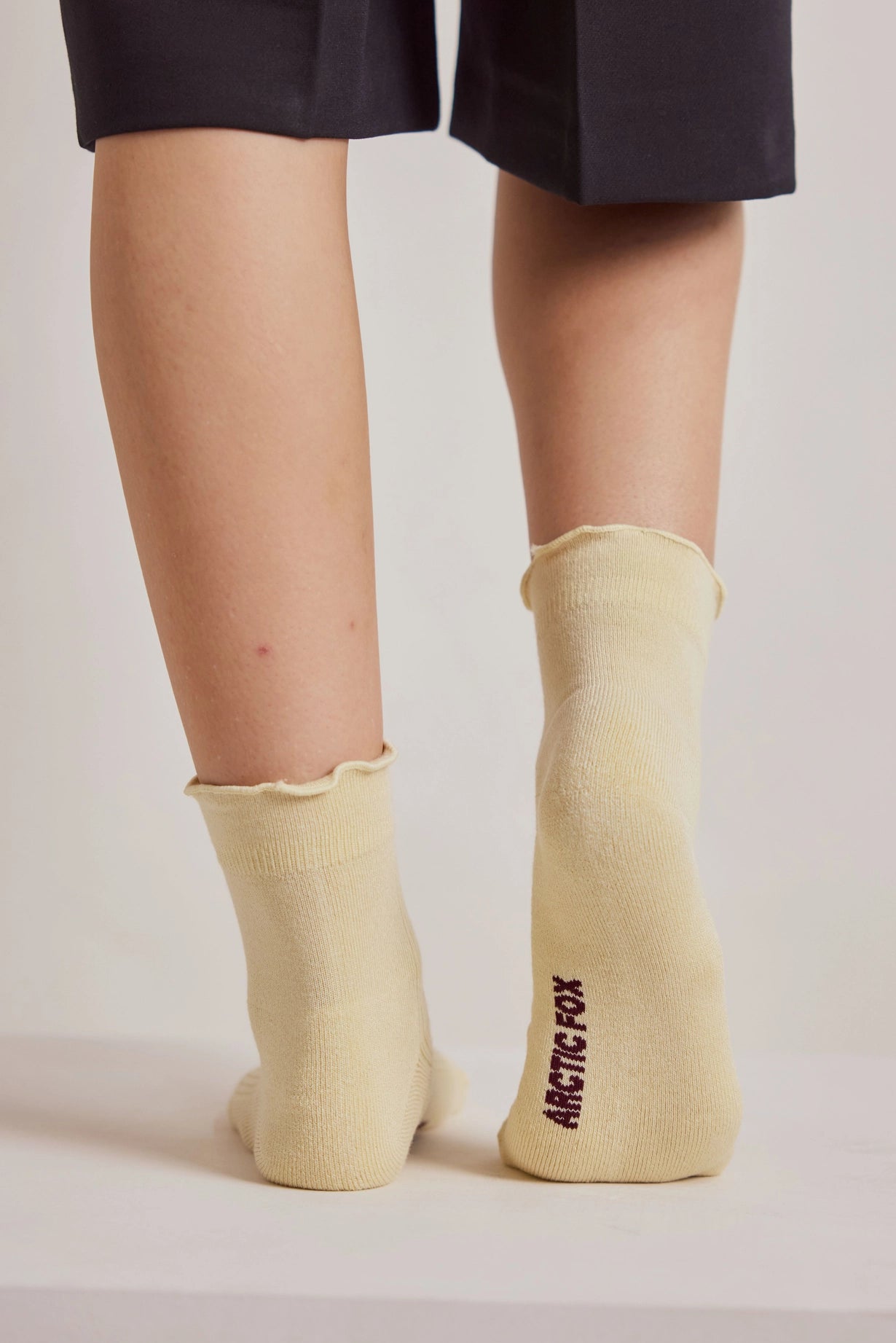 Arctic Fox & Co. - Ruffle Sock | Wax Paper