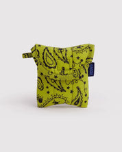 Baggu - Puffy Earbuds Case | Chartreuse Paisley