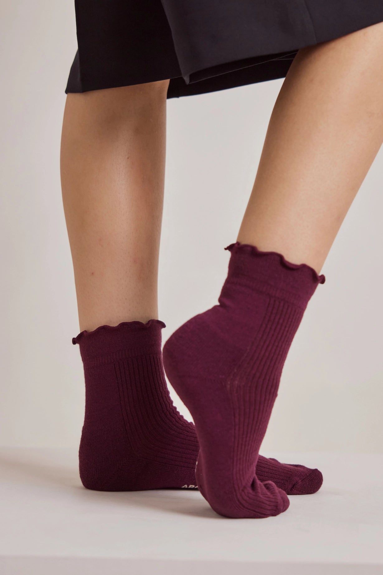 Arctic Fox & Co. - Ruffle Sock | Cherry