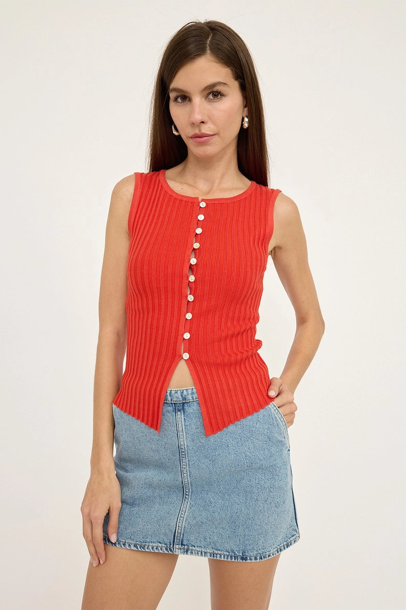 RAISONNEL - Slim Fit Knit Sleeveless Button Top | Red