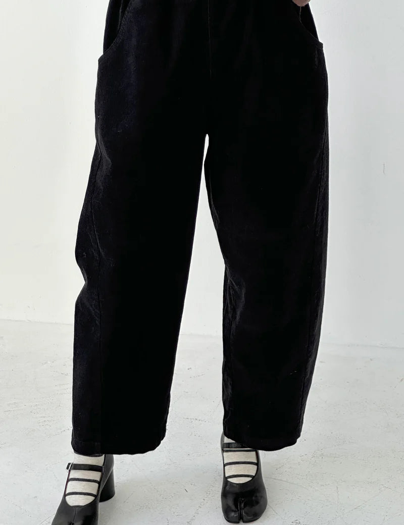 ArcPantsCorduroy_Black_1.webp