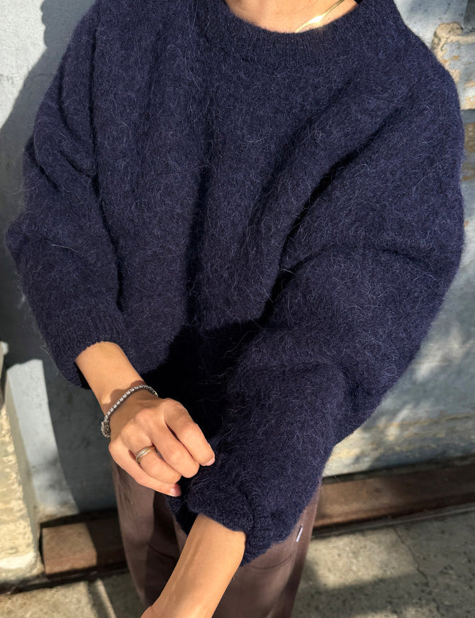 ElioCrewAlpacaSweater_Navy_2.jpg