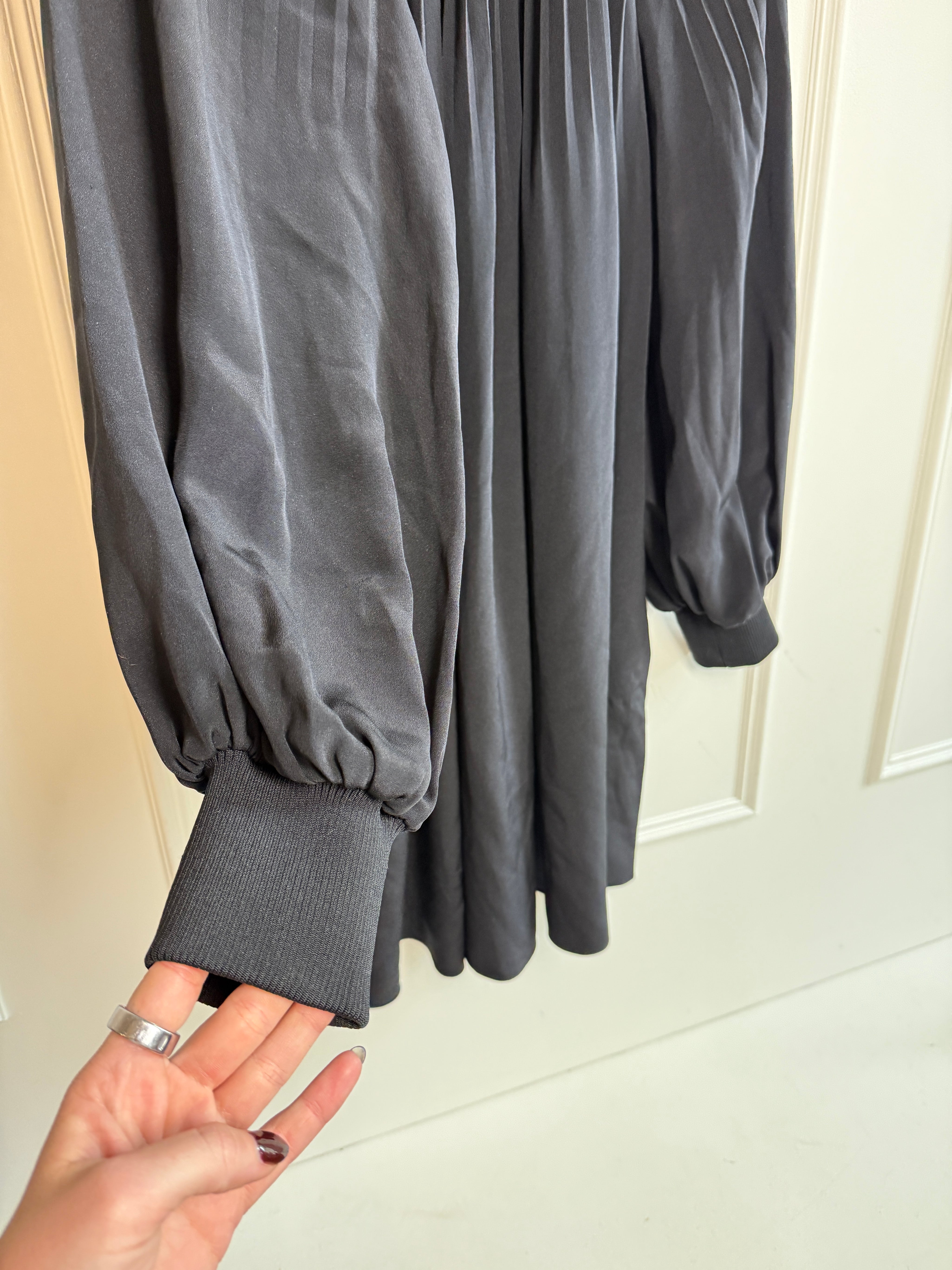 Tibi High Neck Silk Pleated Dress (10/L)