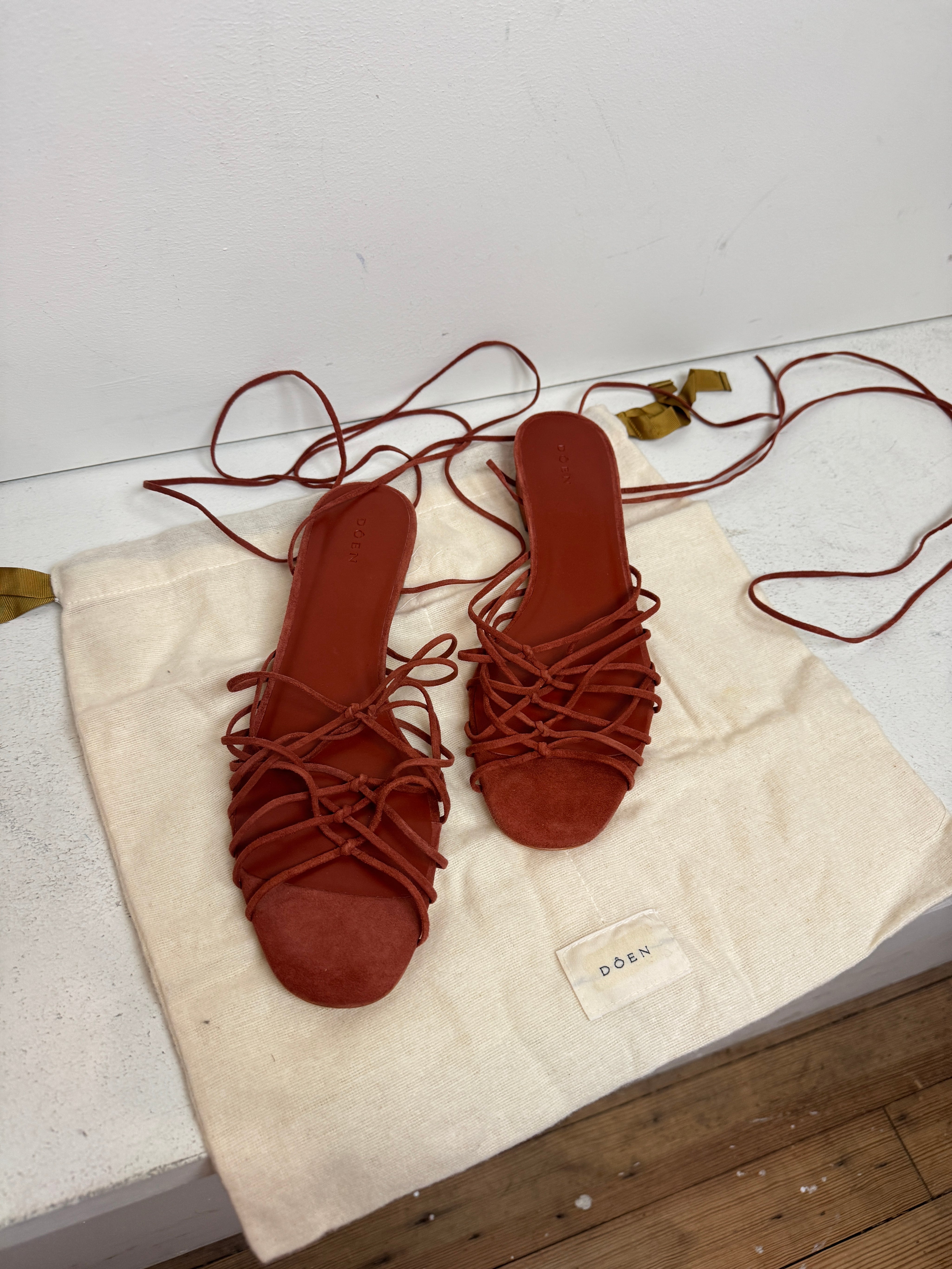 Doen Lace-Up Sandals (40)