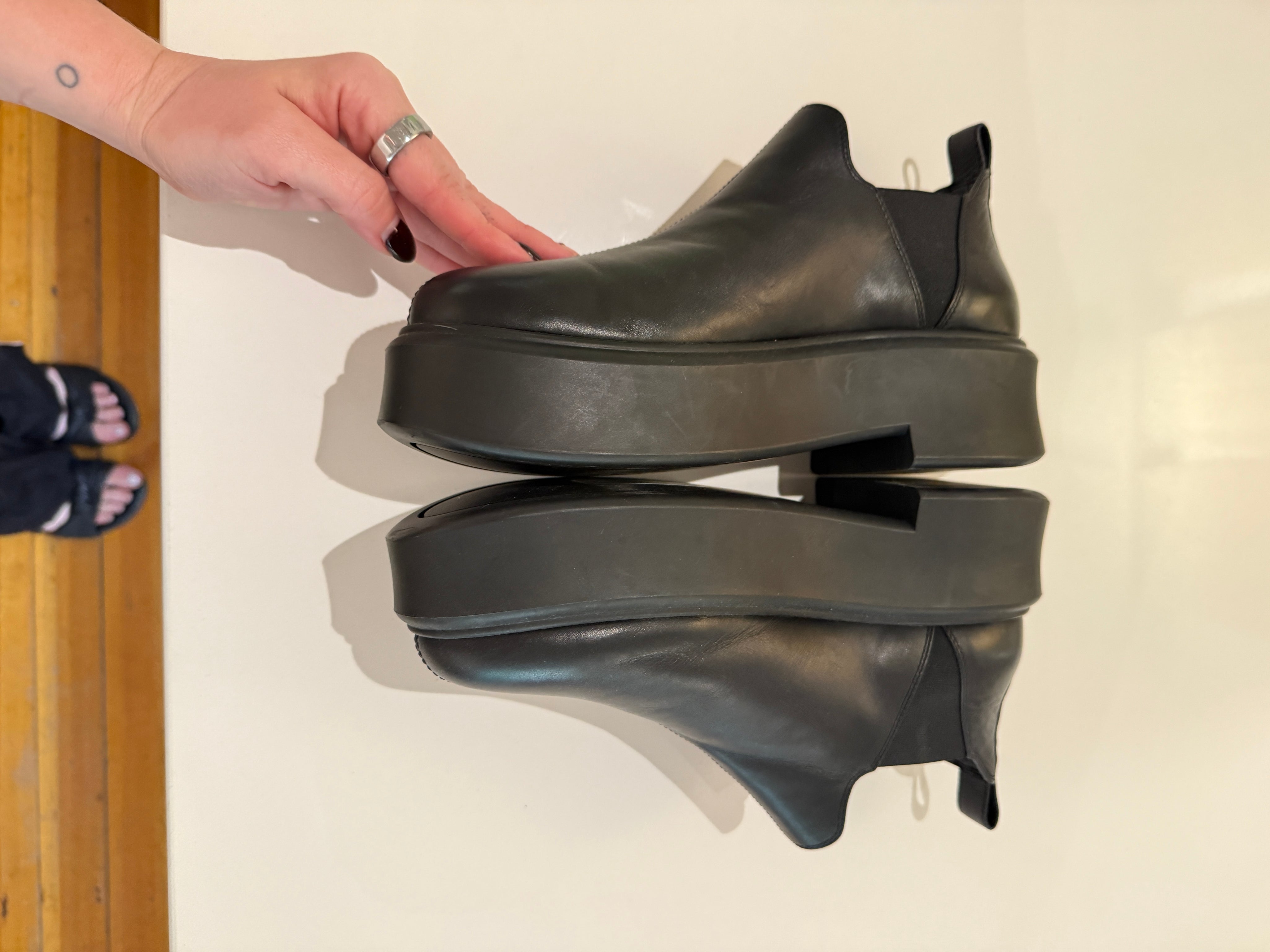 The Row Low Chelsea Boot (40.5)