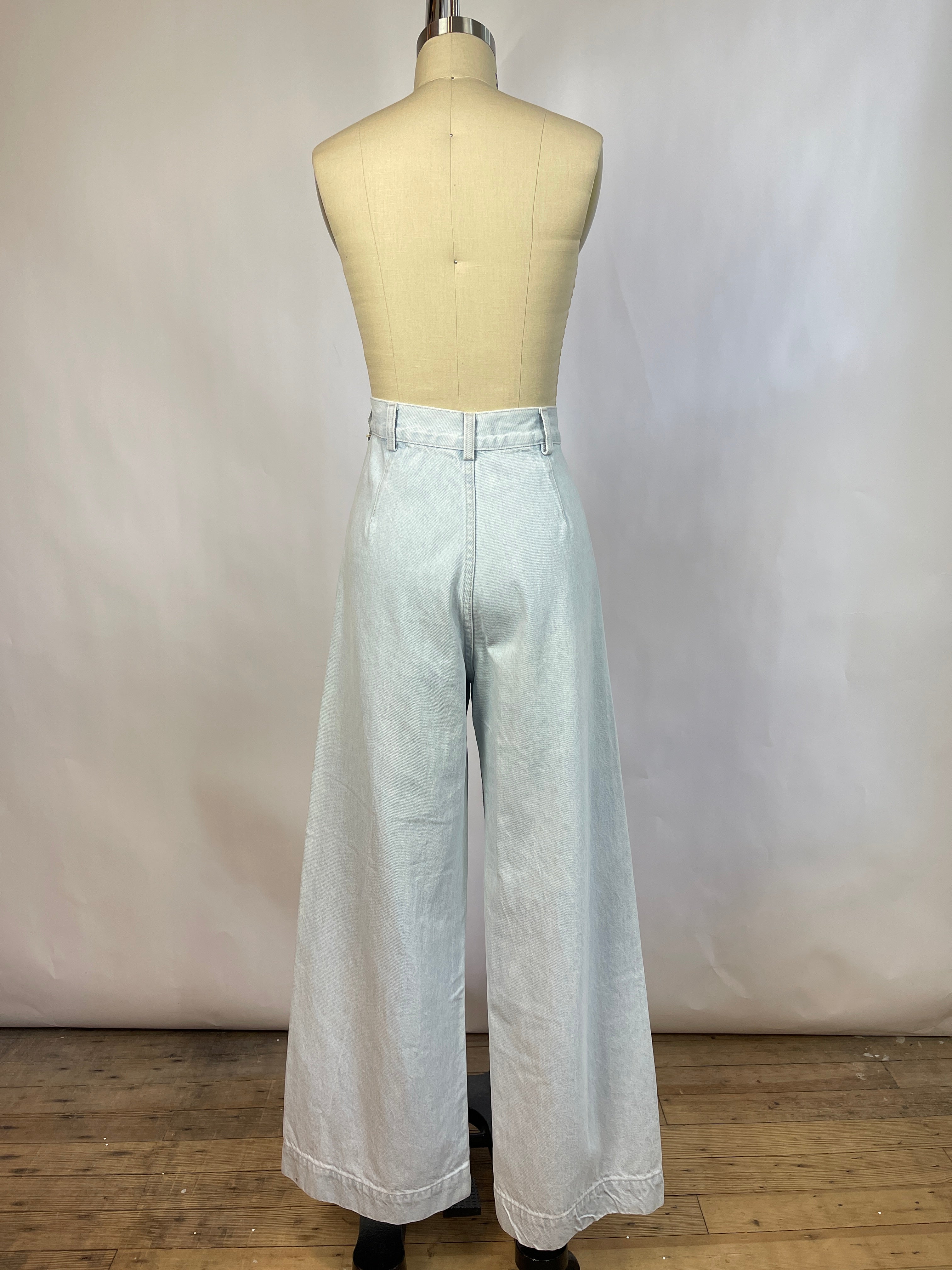 Jess Kamm Light Wash Denim Sailors (10/30)