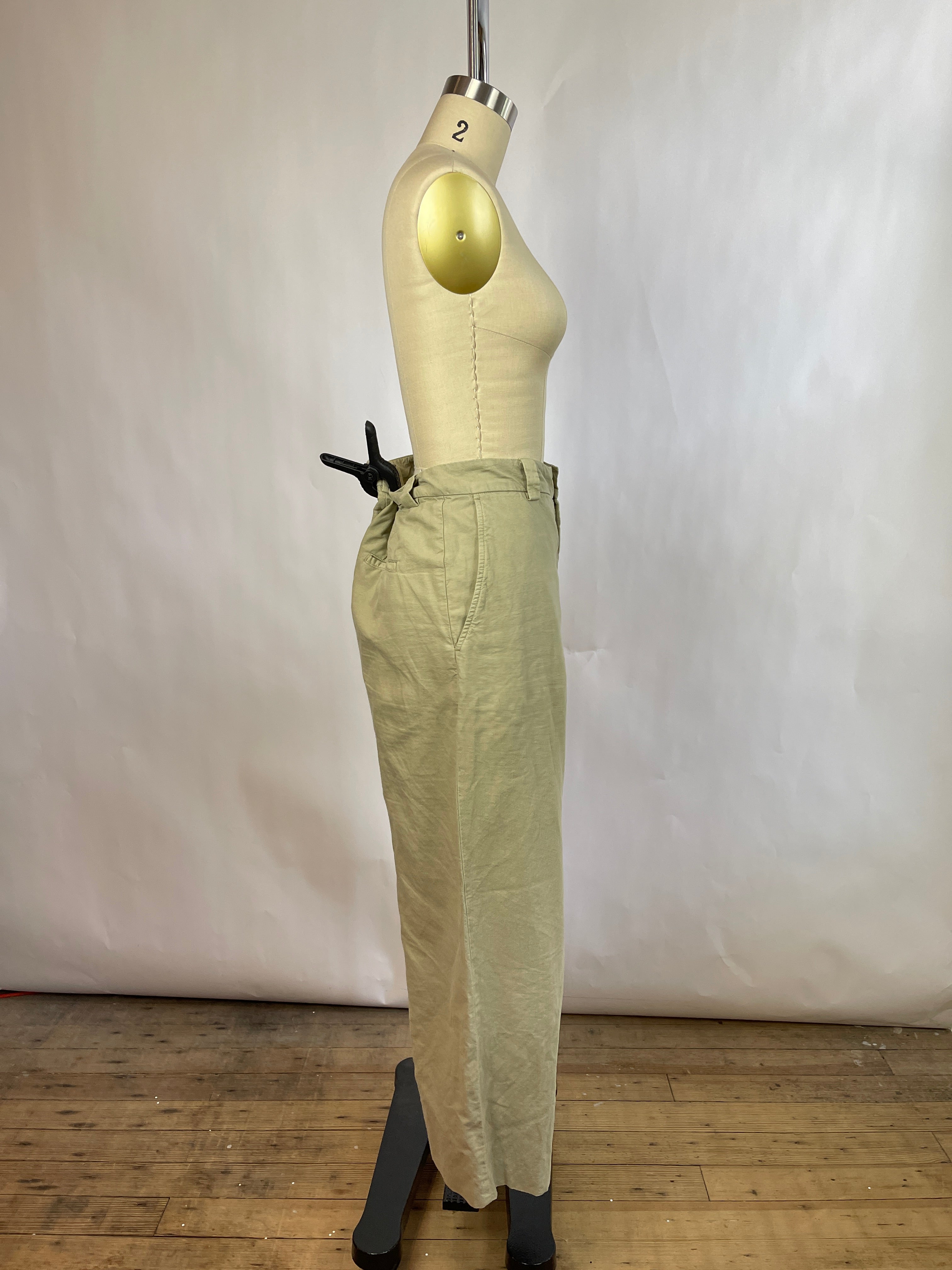 Closed Khaki Pants (28/6)