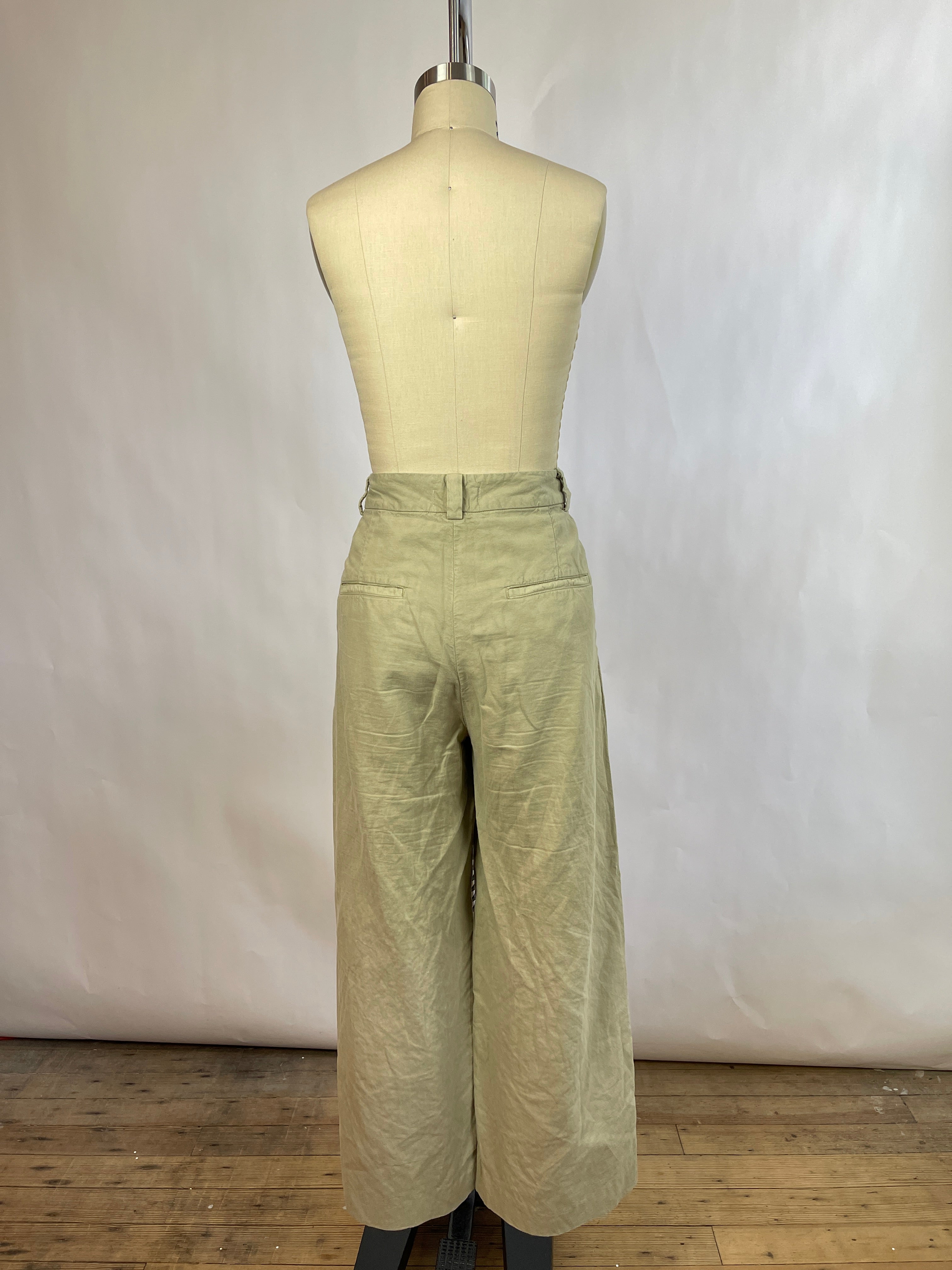 Closed Khaki Pants (28/6)