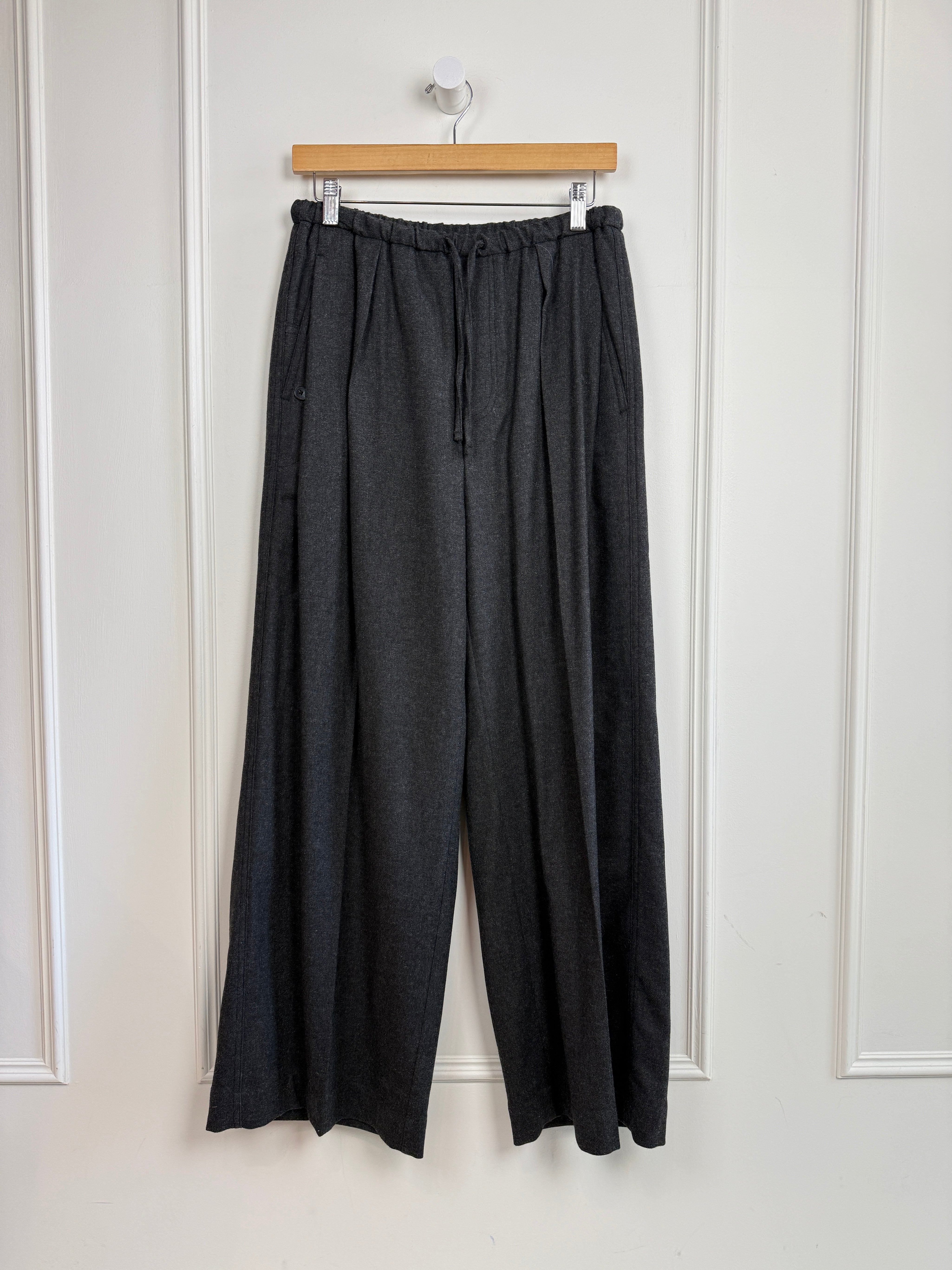 Closed Grey Pull On Pants (S)