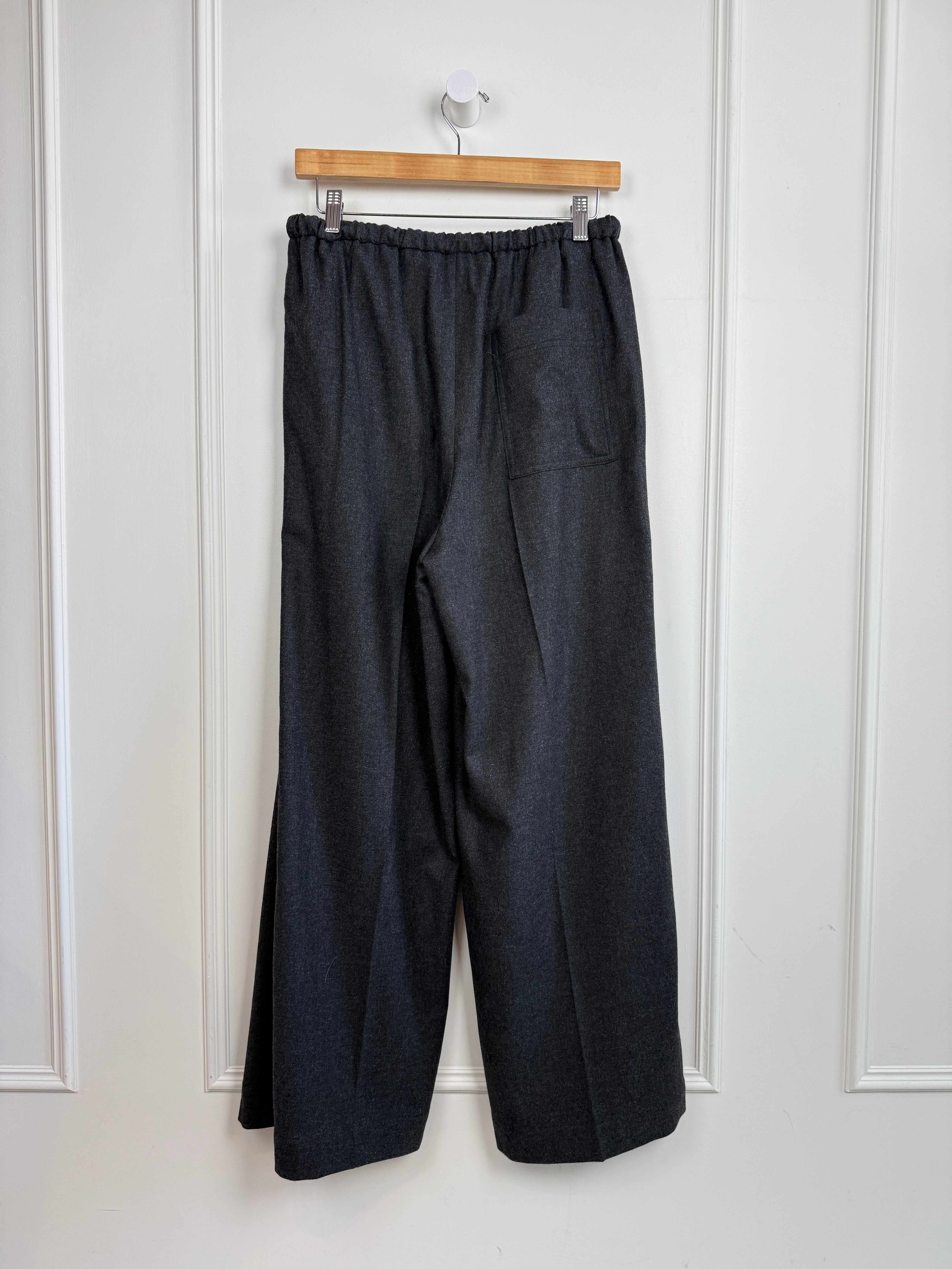 Closed Grey Pull On Pants (S)