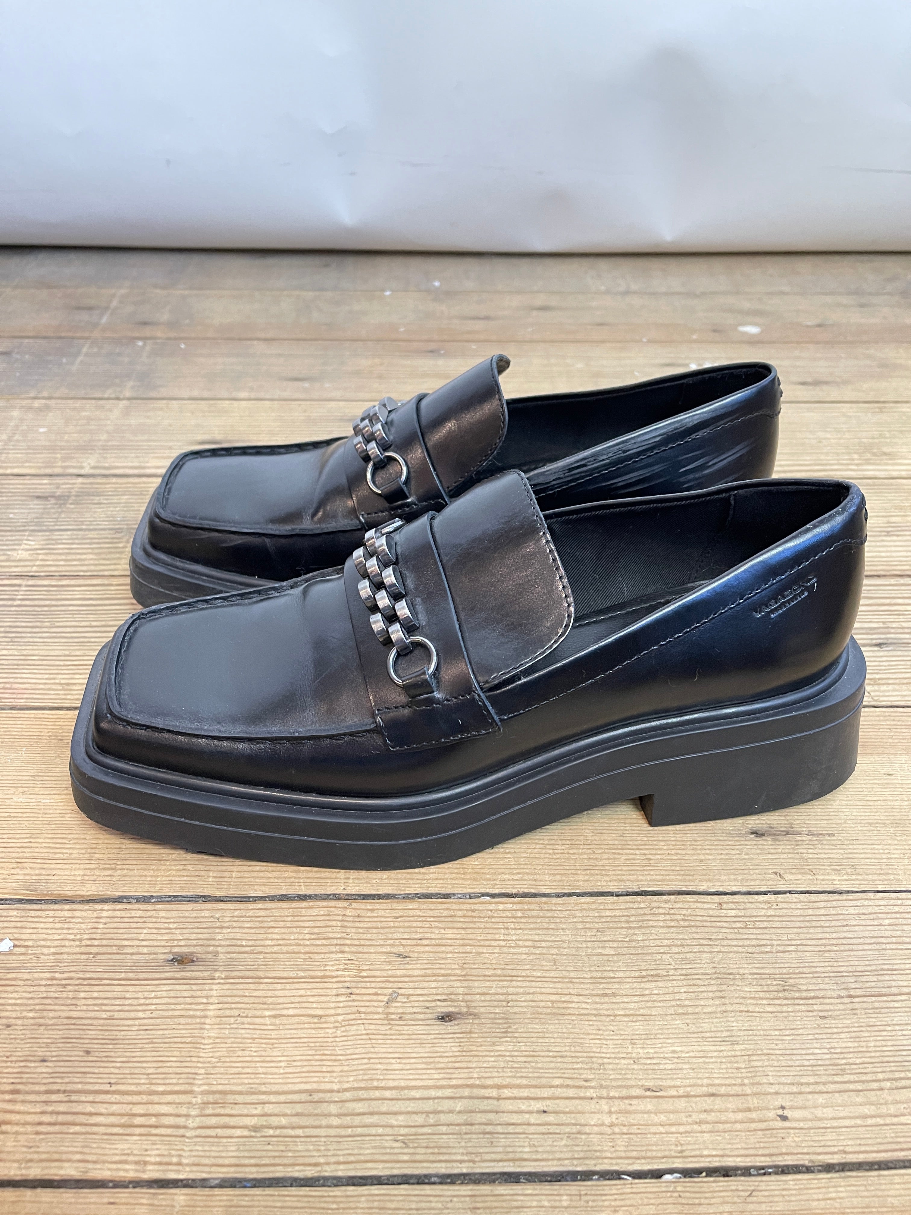 Vagabond Square Toe Loafers (38)