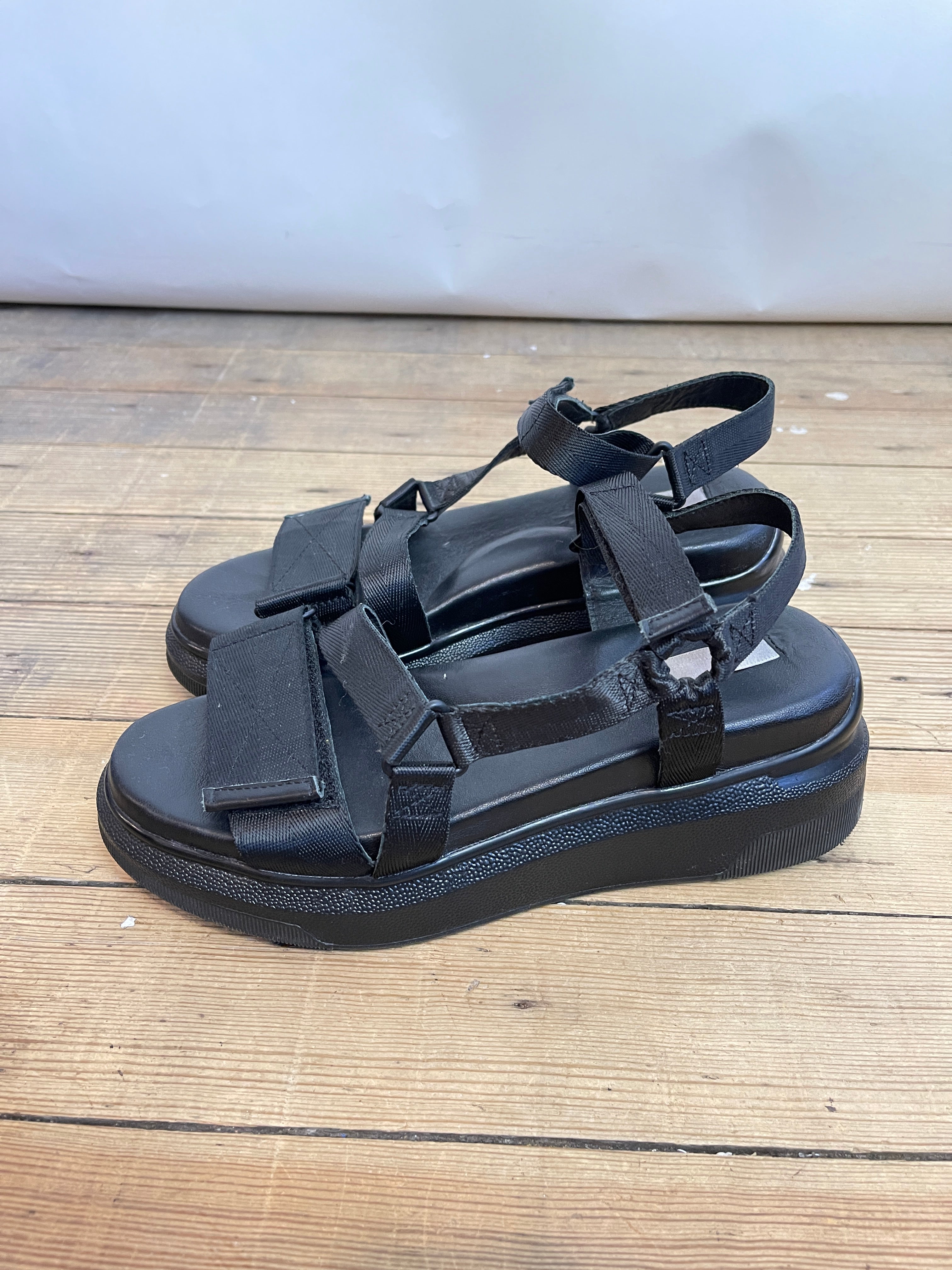 Suzanne Rae Black Sandals (39)