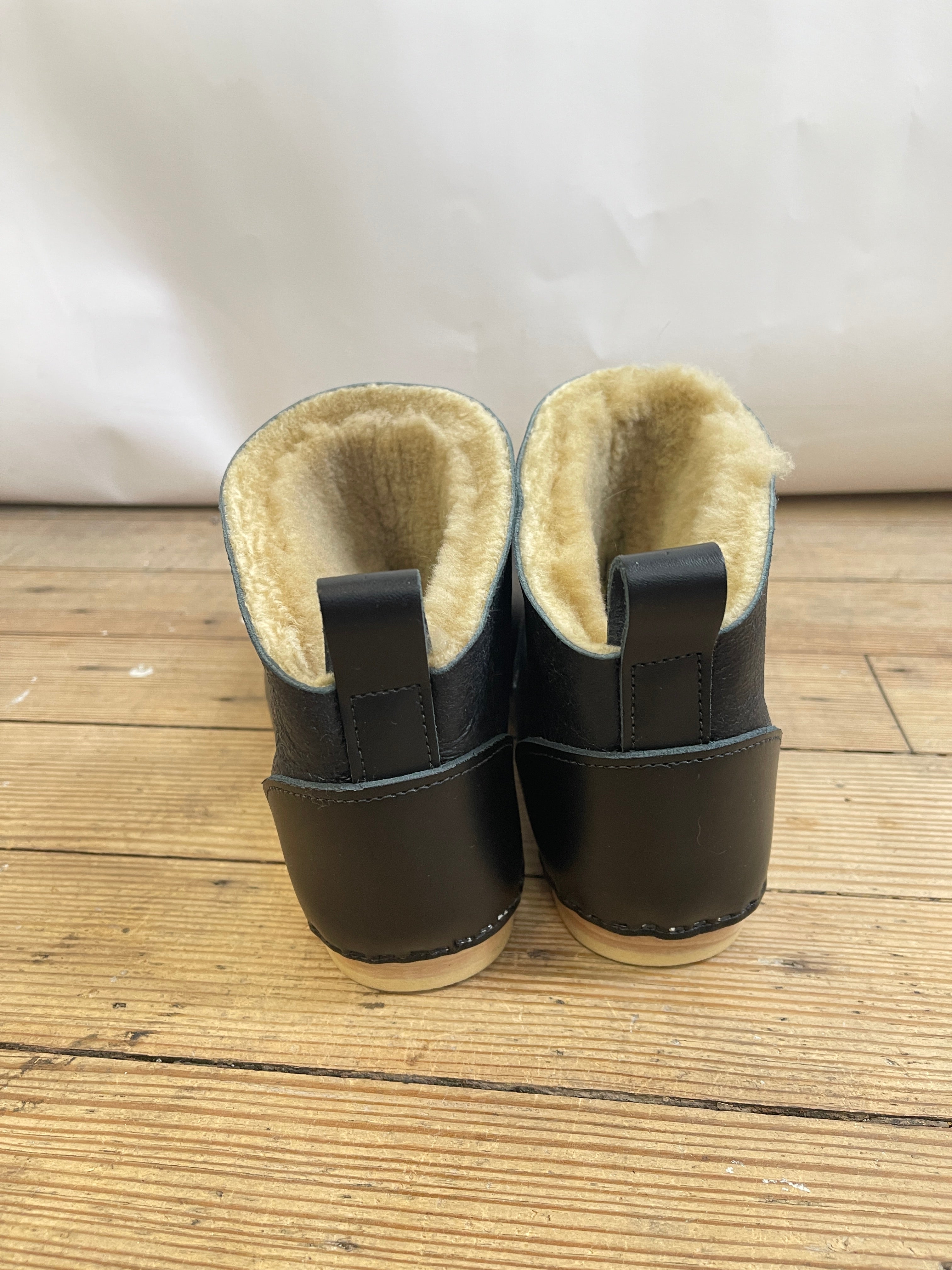 No.6 Low Shearling Clog Boot on Flat Bendable Base (39)