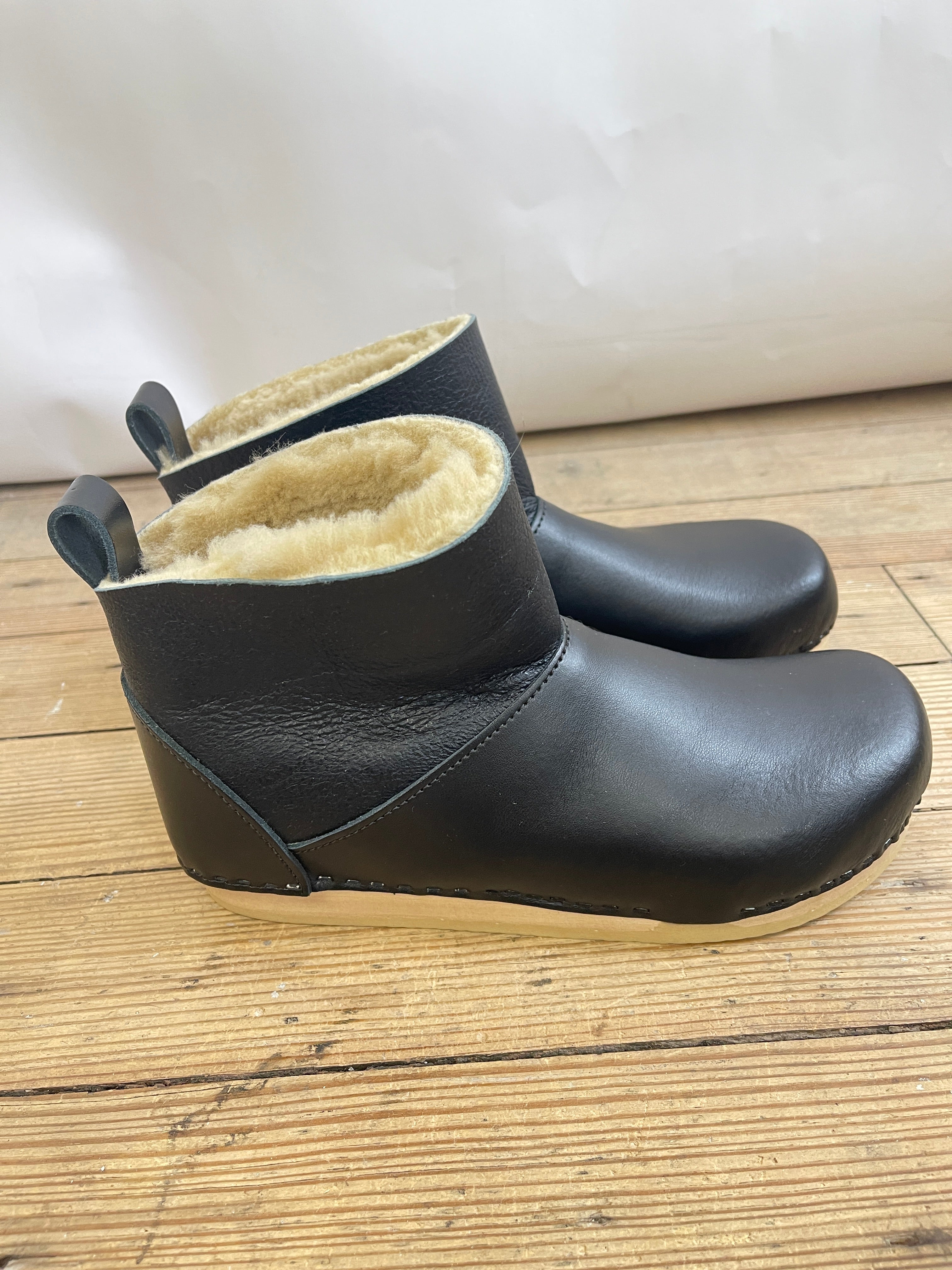 No.6 Low Shearling Clog Boot on Flat Bendable Base (39)