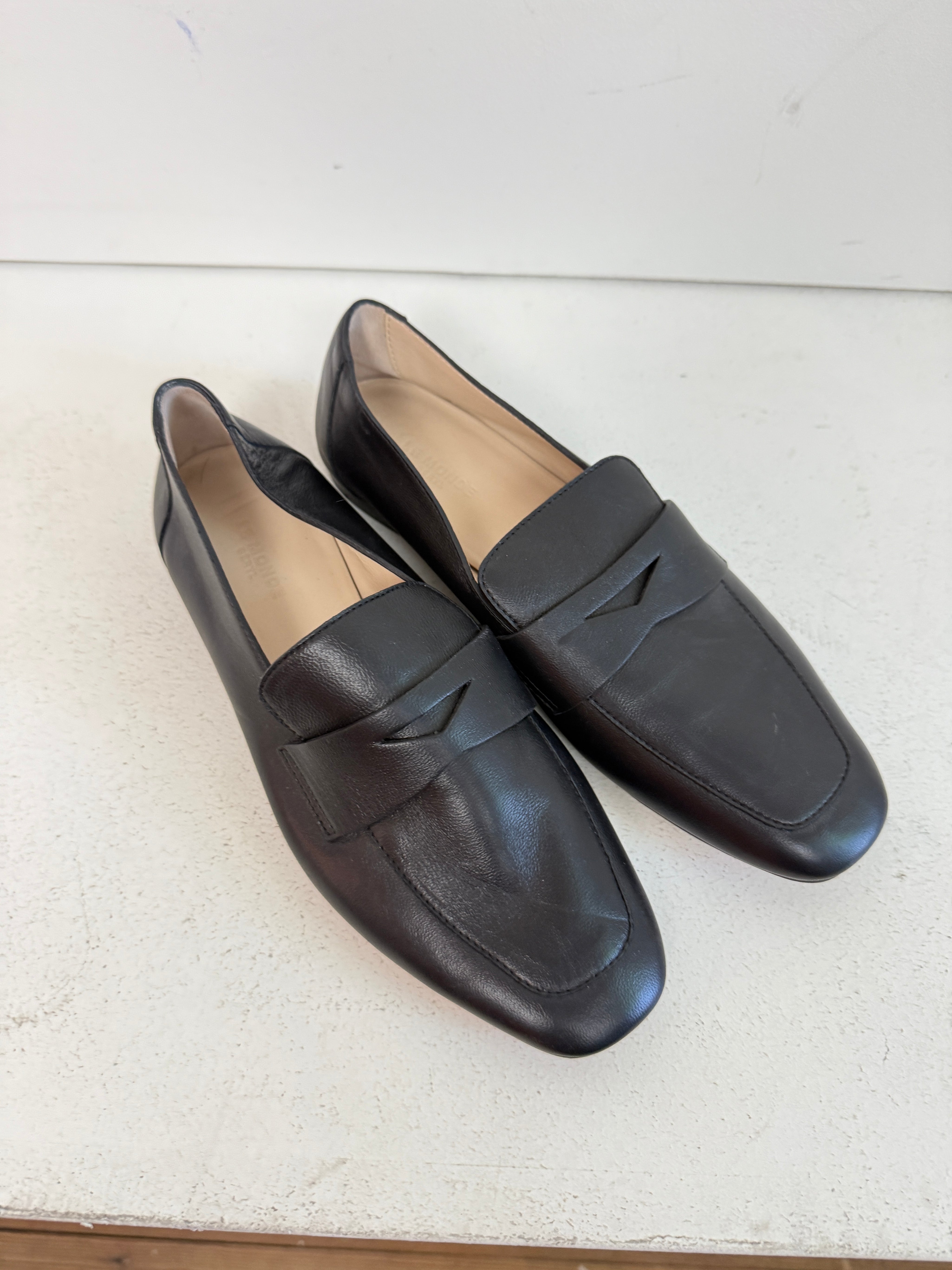 Le Monde Beryl Soft Placket Leather Loafers (37)