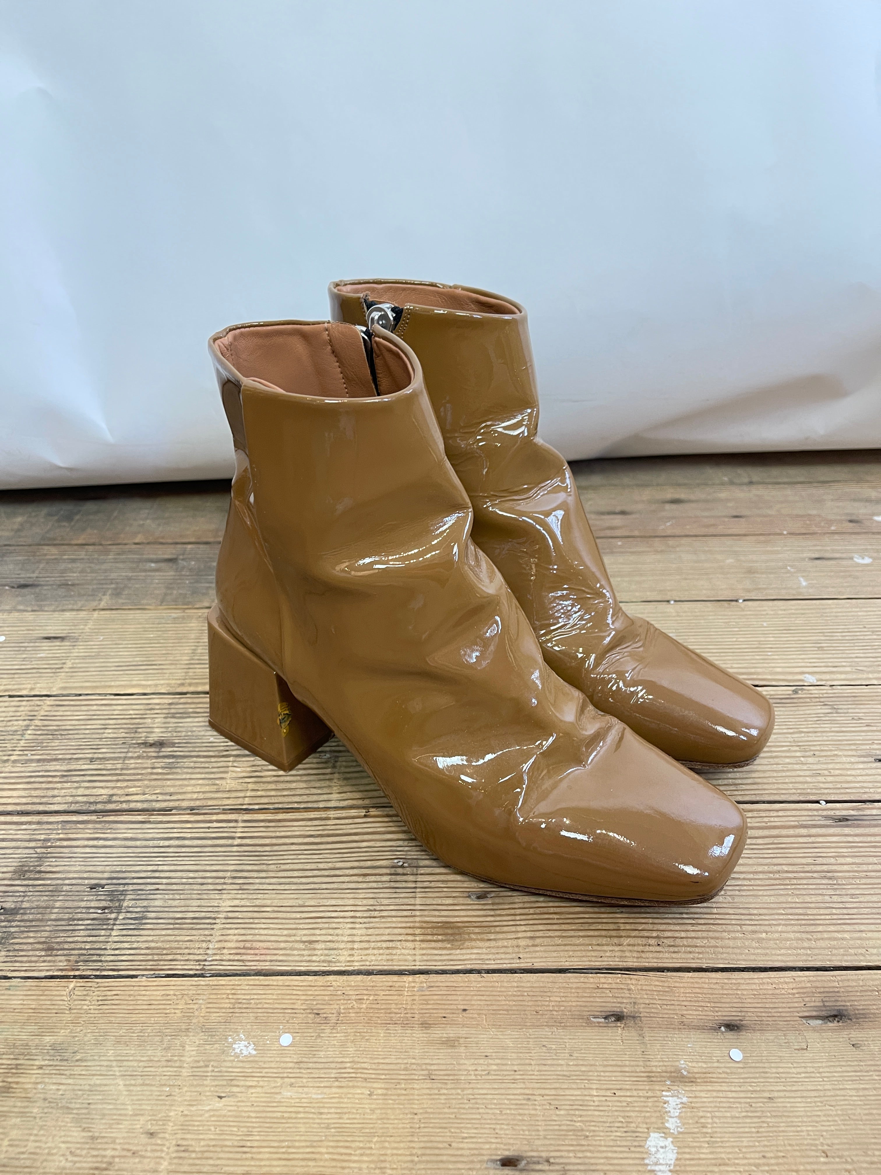 LoQ Lazaro Patent Boots (39)