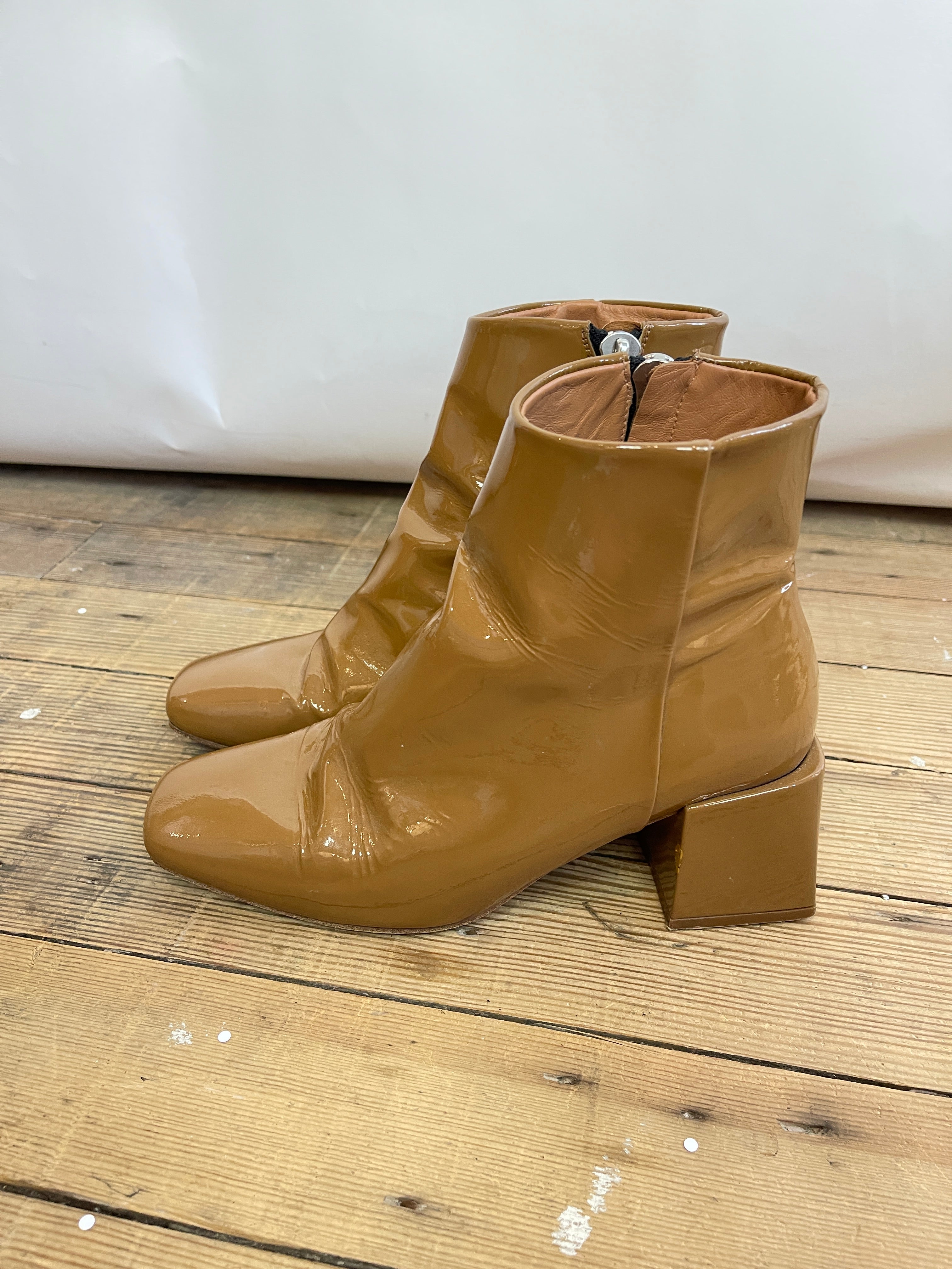 LoQ Lazaro Patent Boots (39)