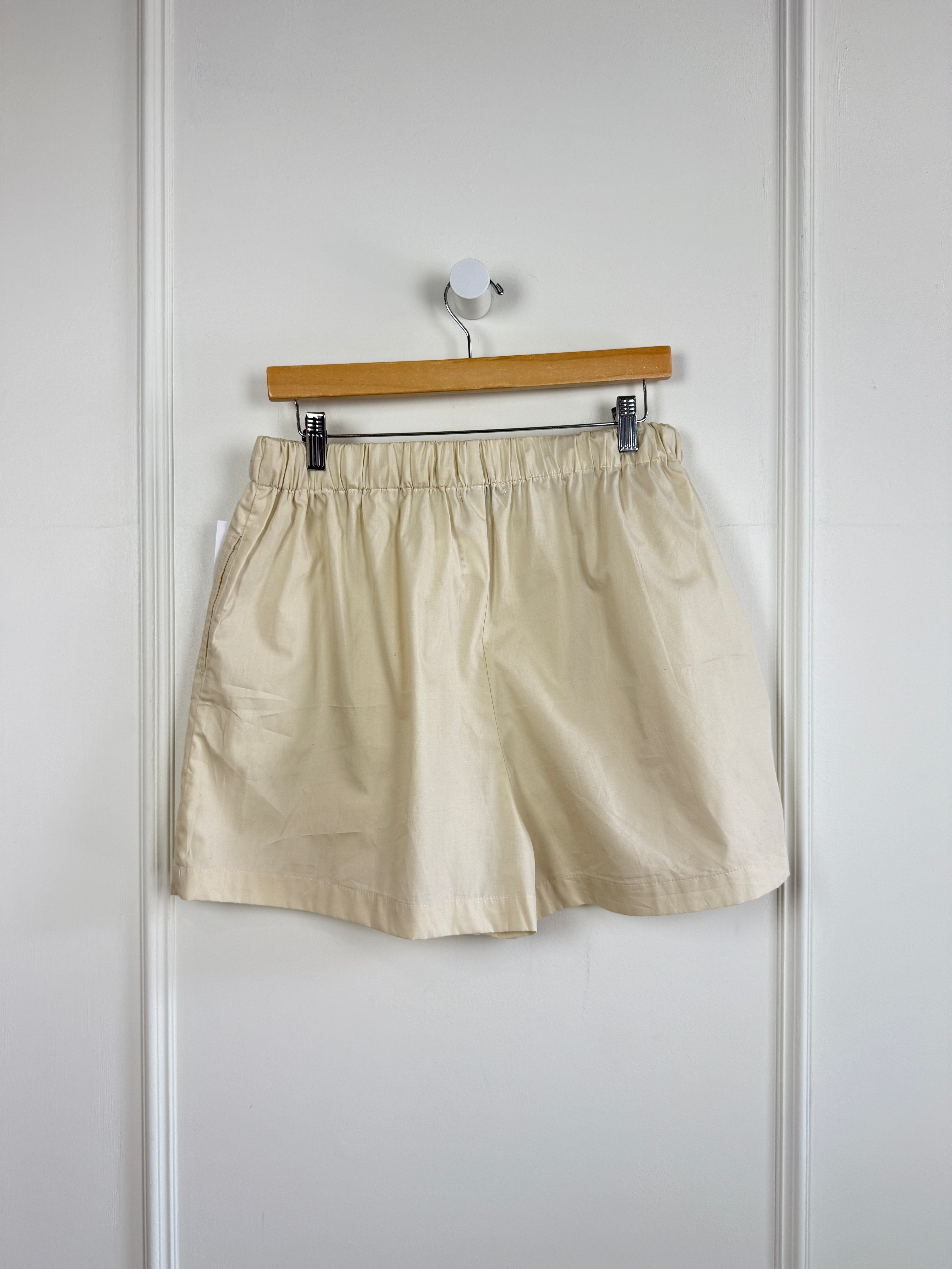 Na Nin Cream Drawstring Short (L)