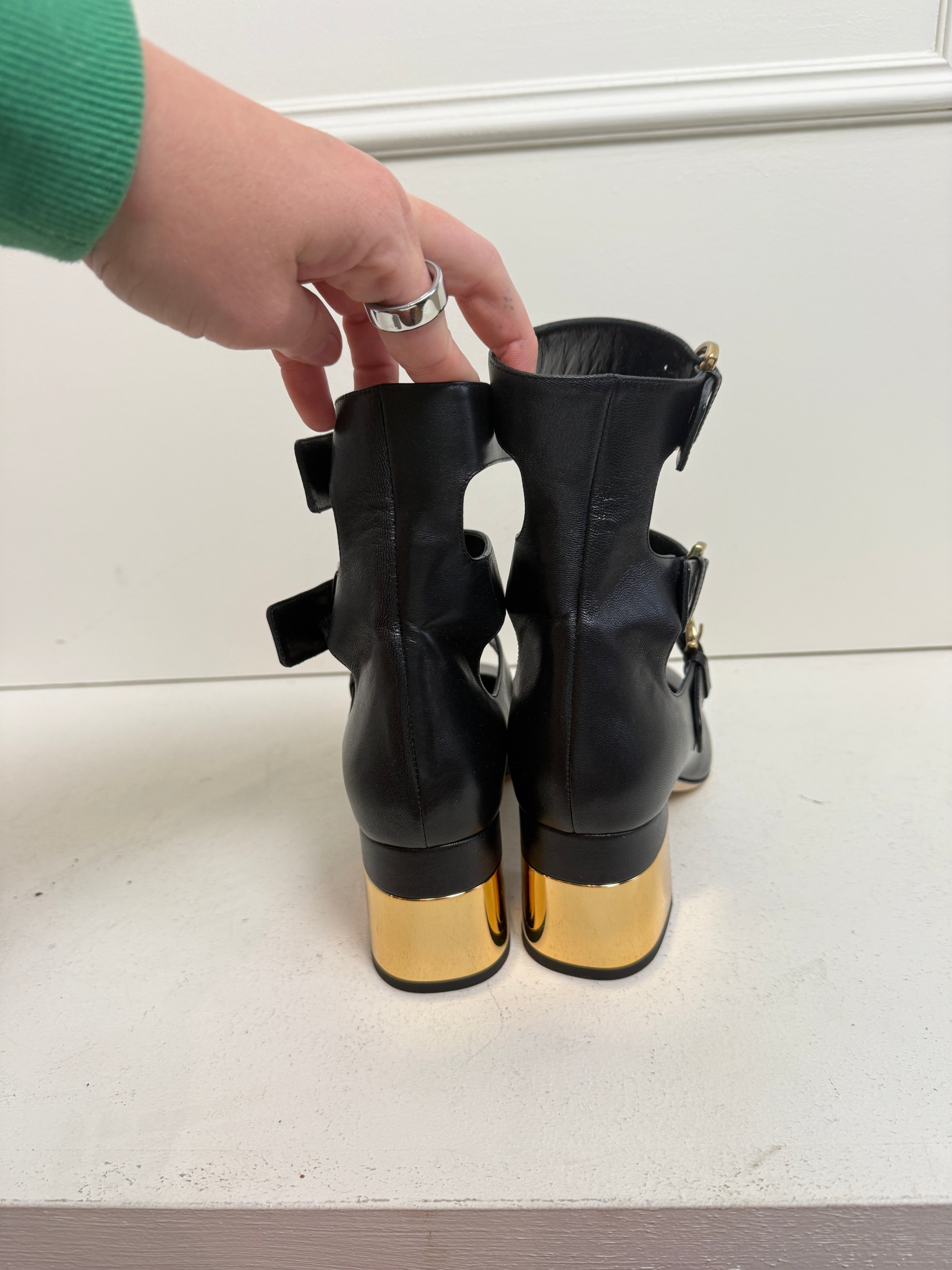 Chloe Alize Leather Pumps (39)