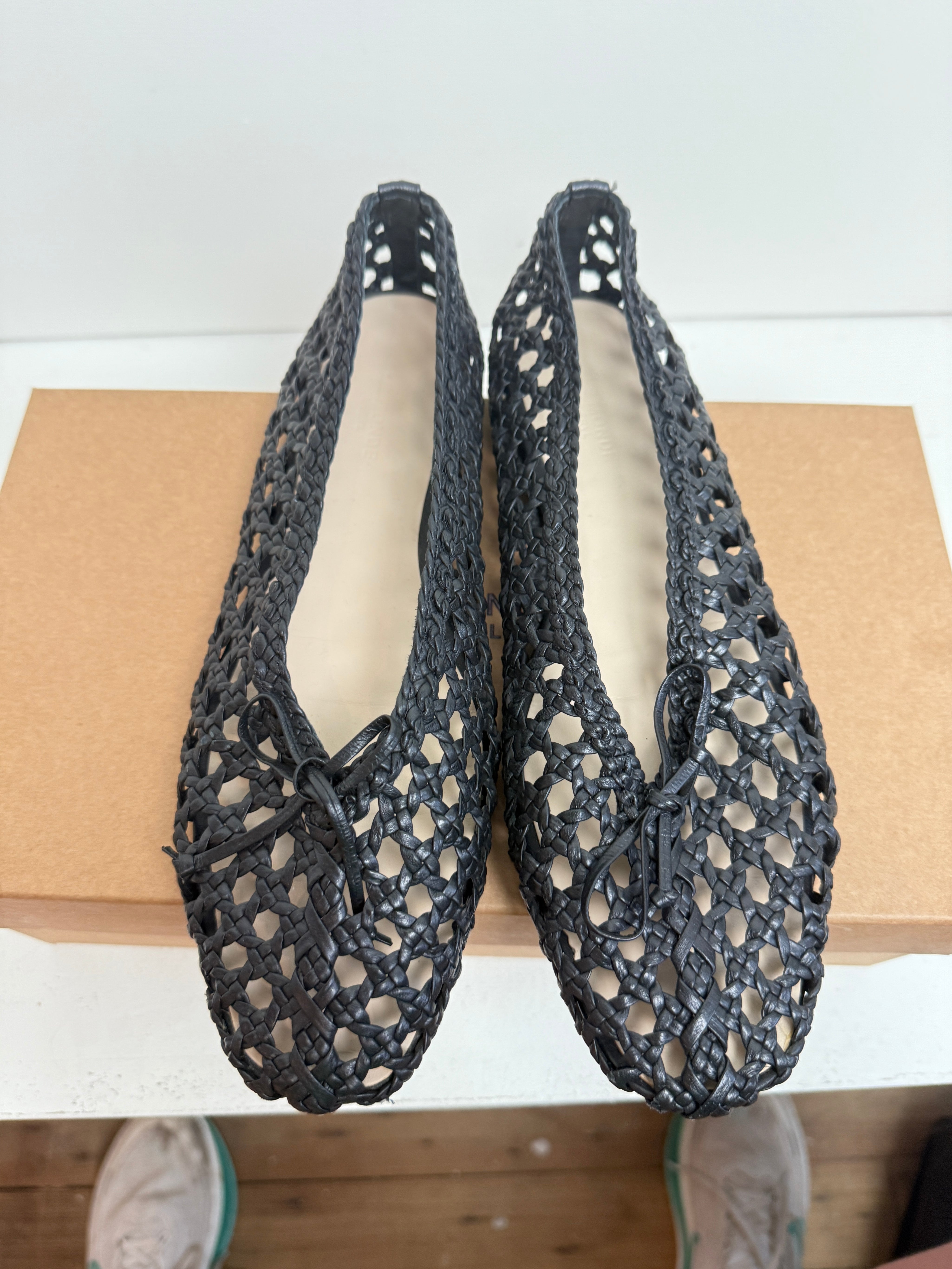 Le Monde Beryl Regency Slipper in Black Woven Leather (39)