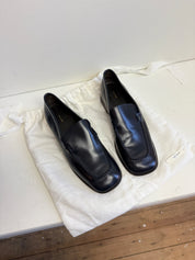 The Row Mensy Leather Loafers in Navy (38.5)