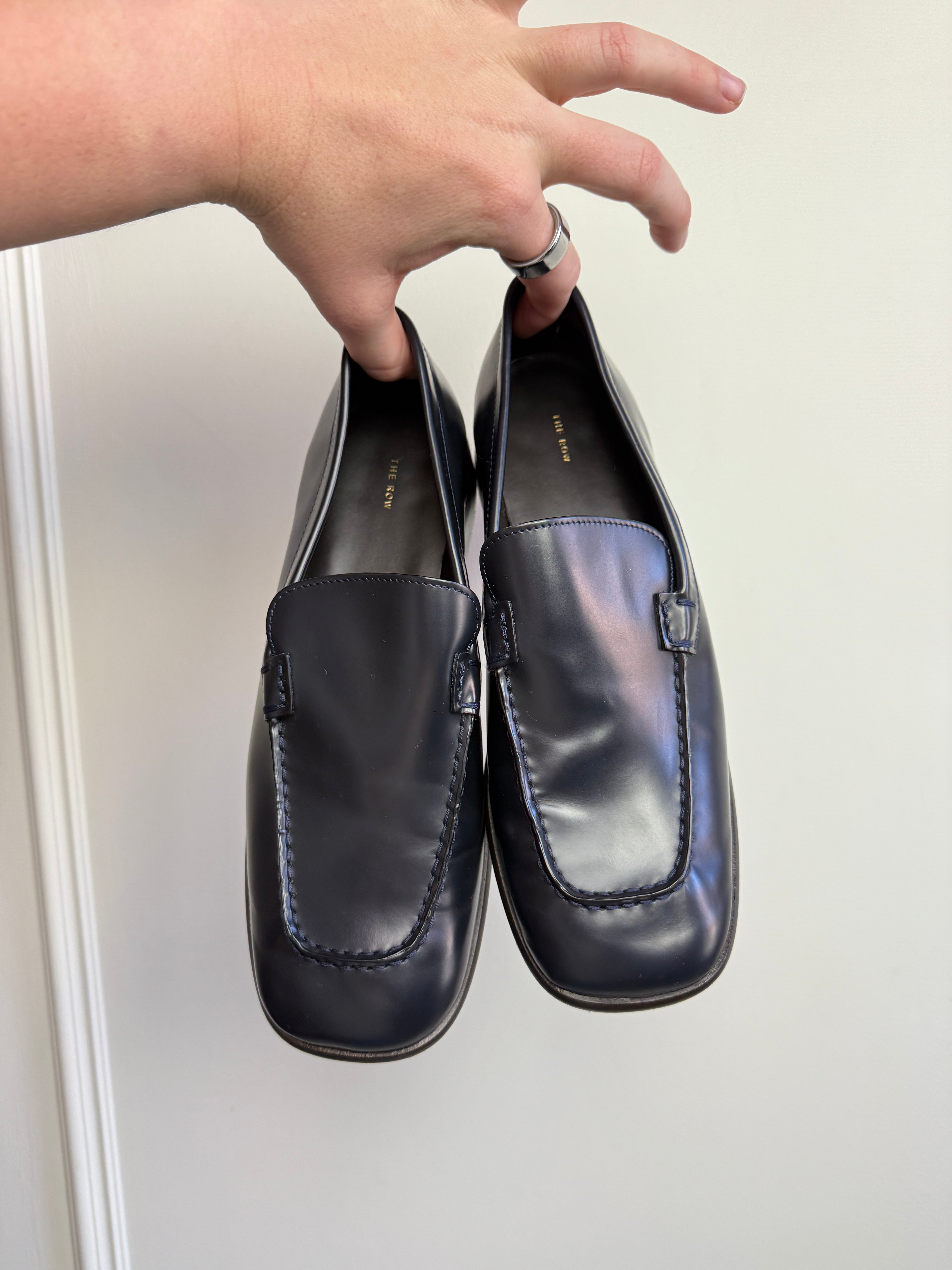 The Row Mensy Leather Loafers in Navy (38.5)