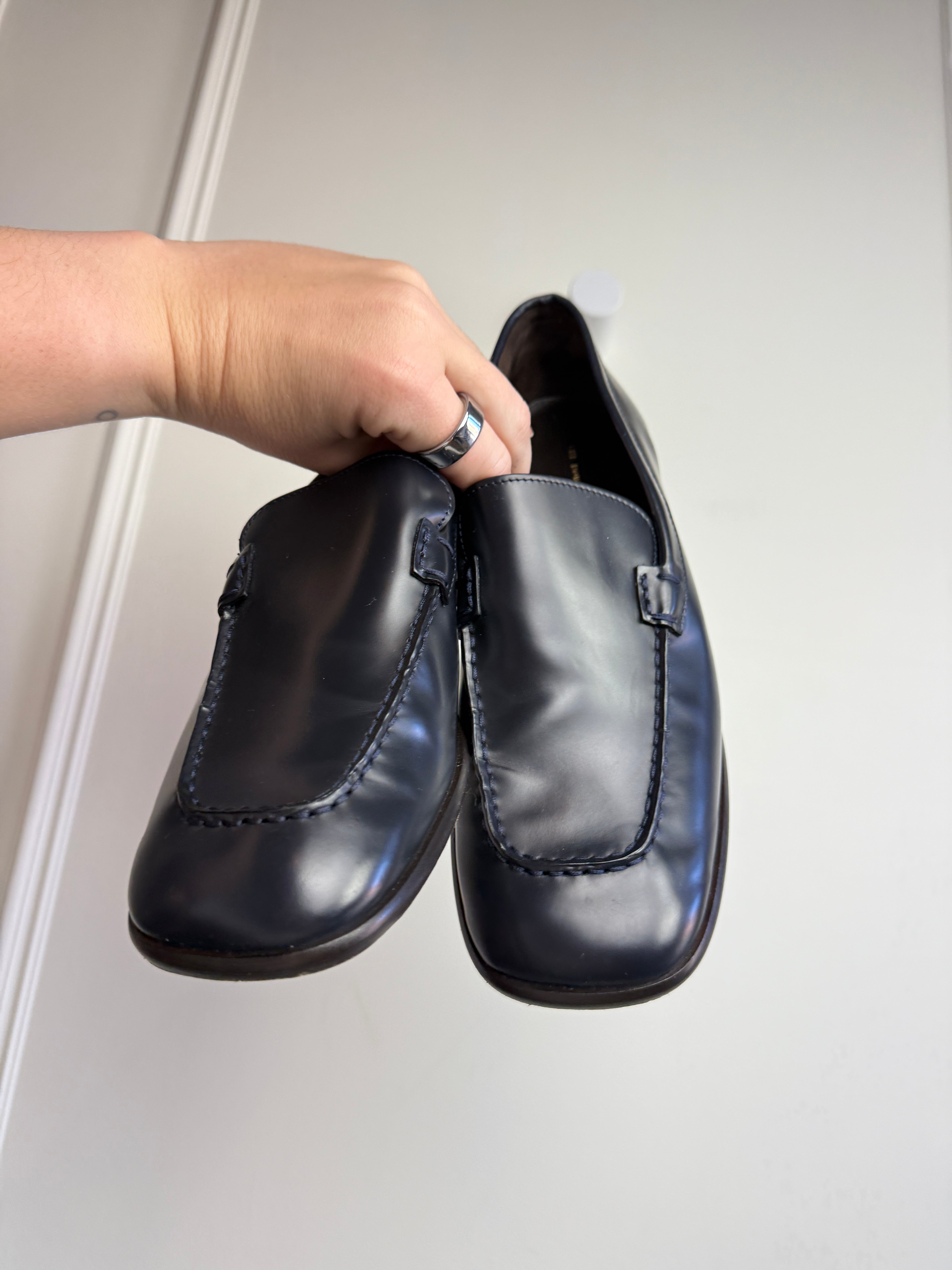 The Row Mensy Leather Loafers in Navy (38.5)
