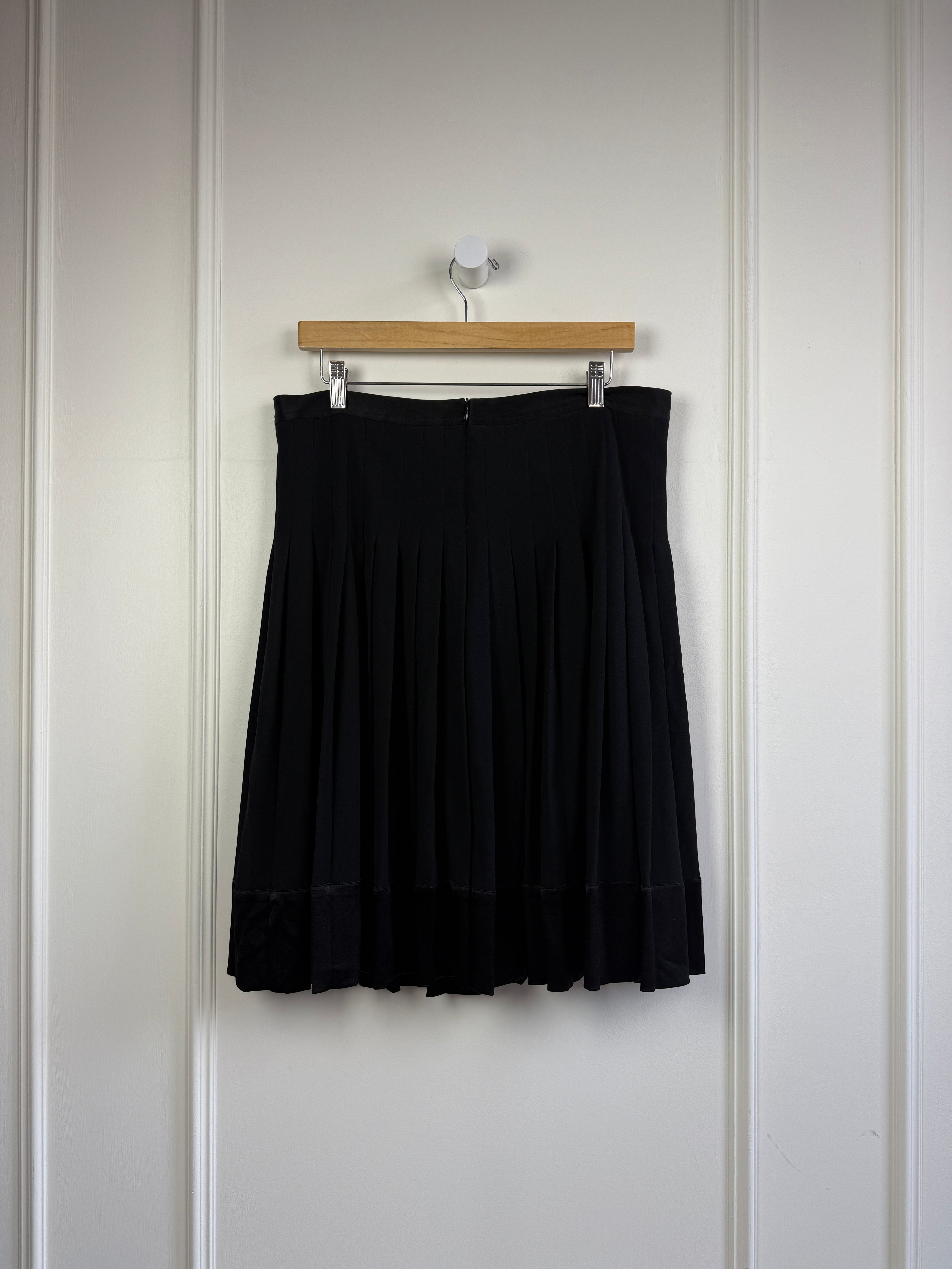 Burberry Pleated Skirt (10/L)