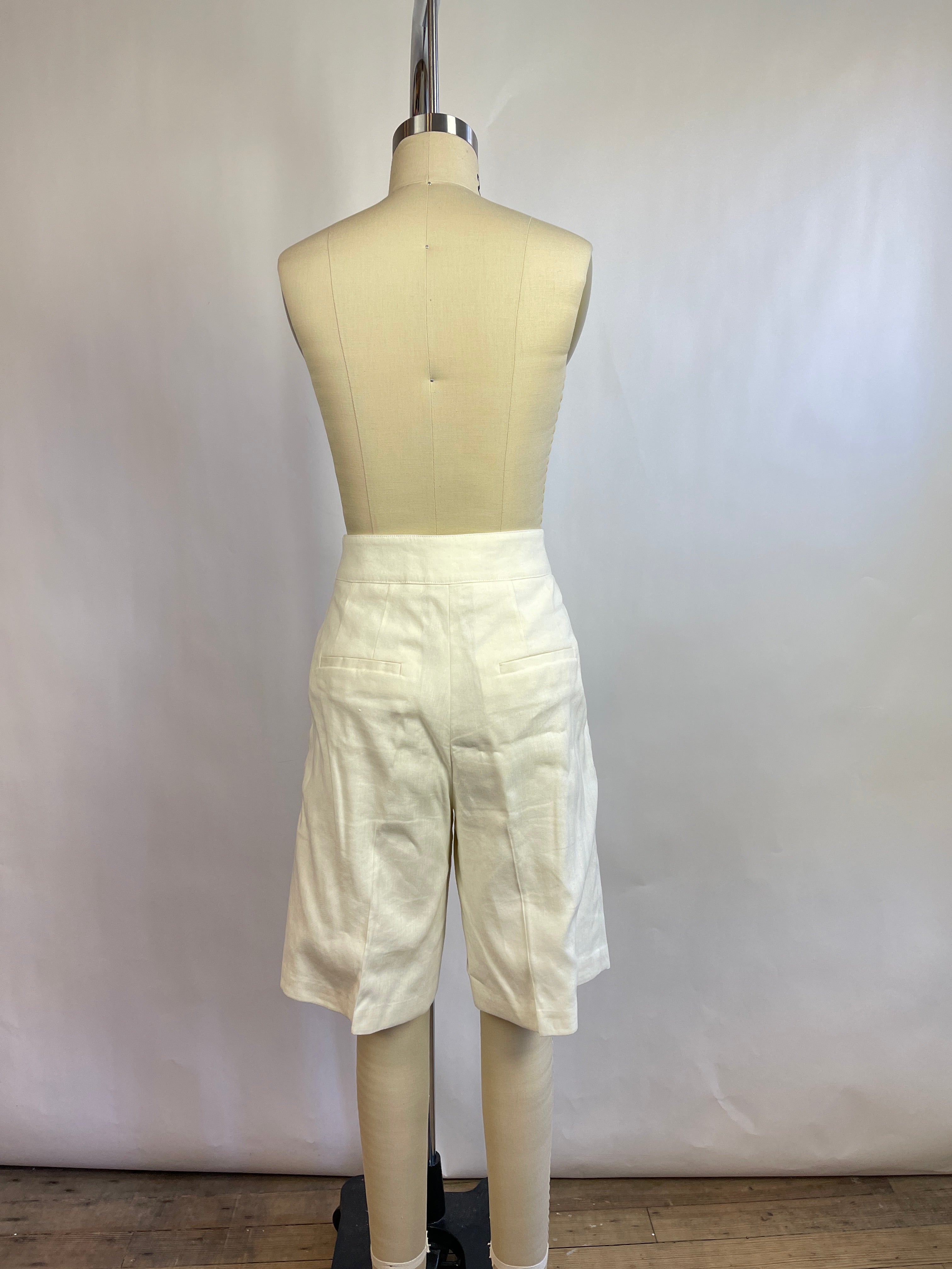 Veronica Beard Long White Shorts (6/M)