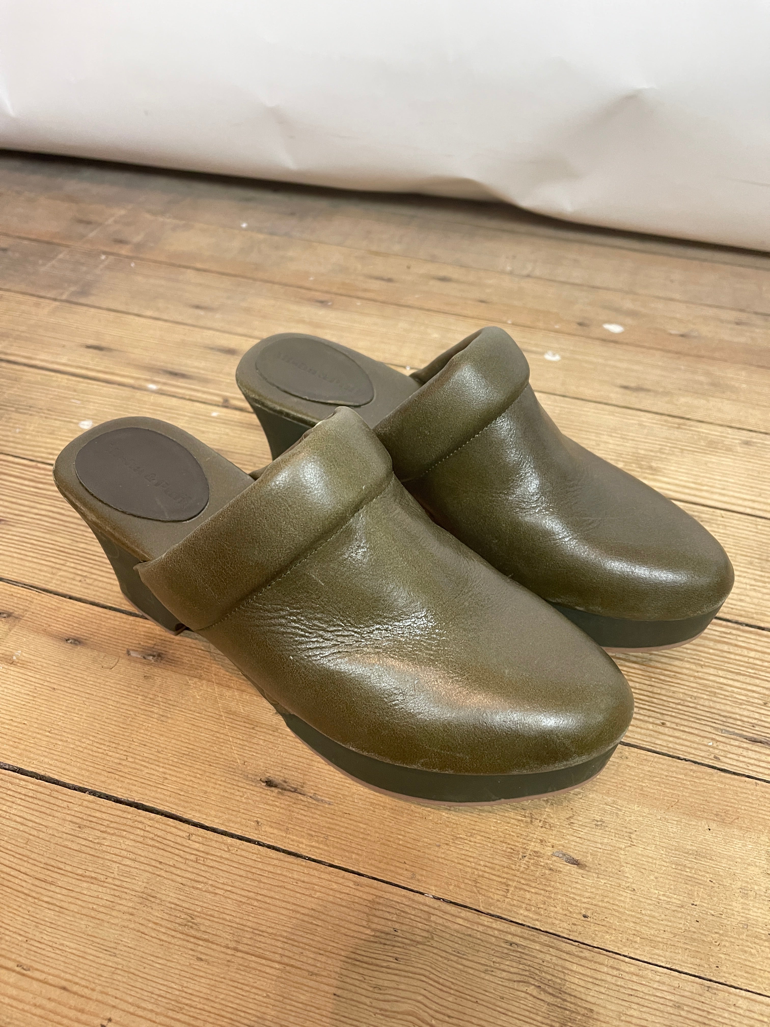 Misha & Puff Green Clog (39)