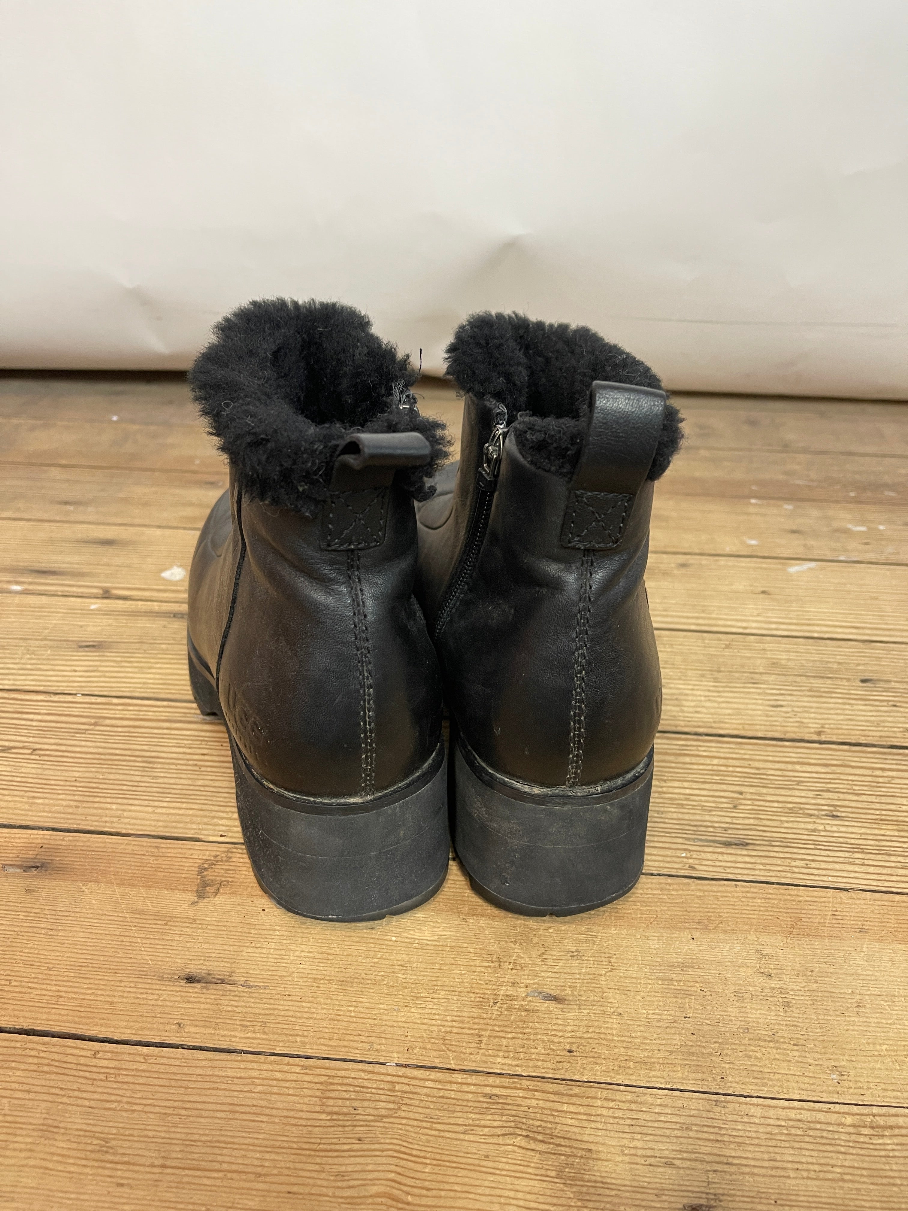 Ugg Black Shearling Lined Boots (9)