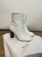 Neous Clowesia White Boot (37)