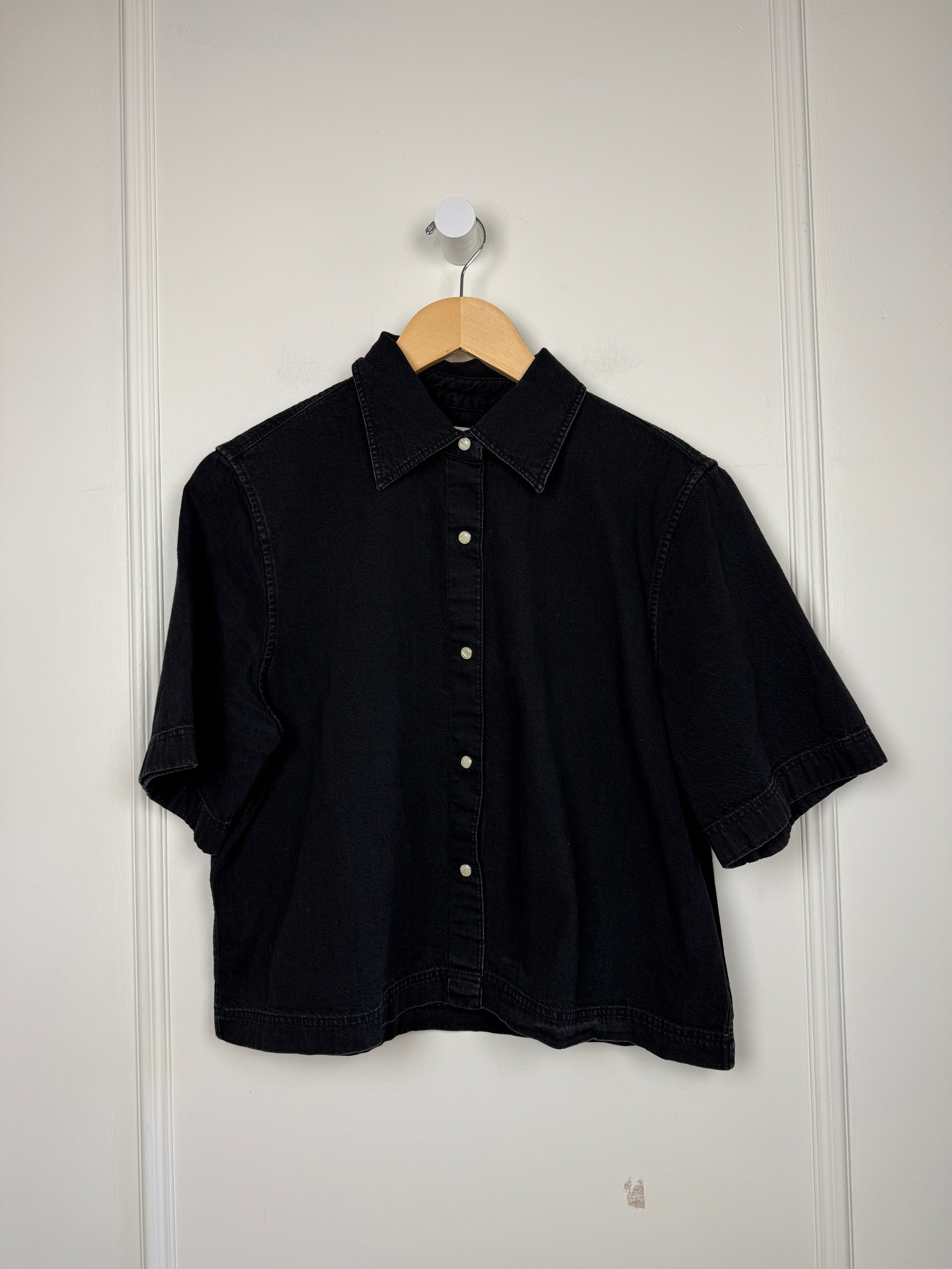 Closed Black Snap Shirt (M)