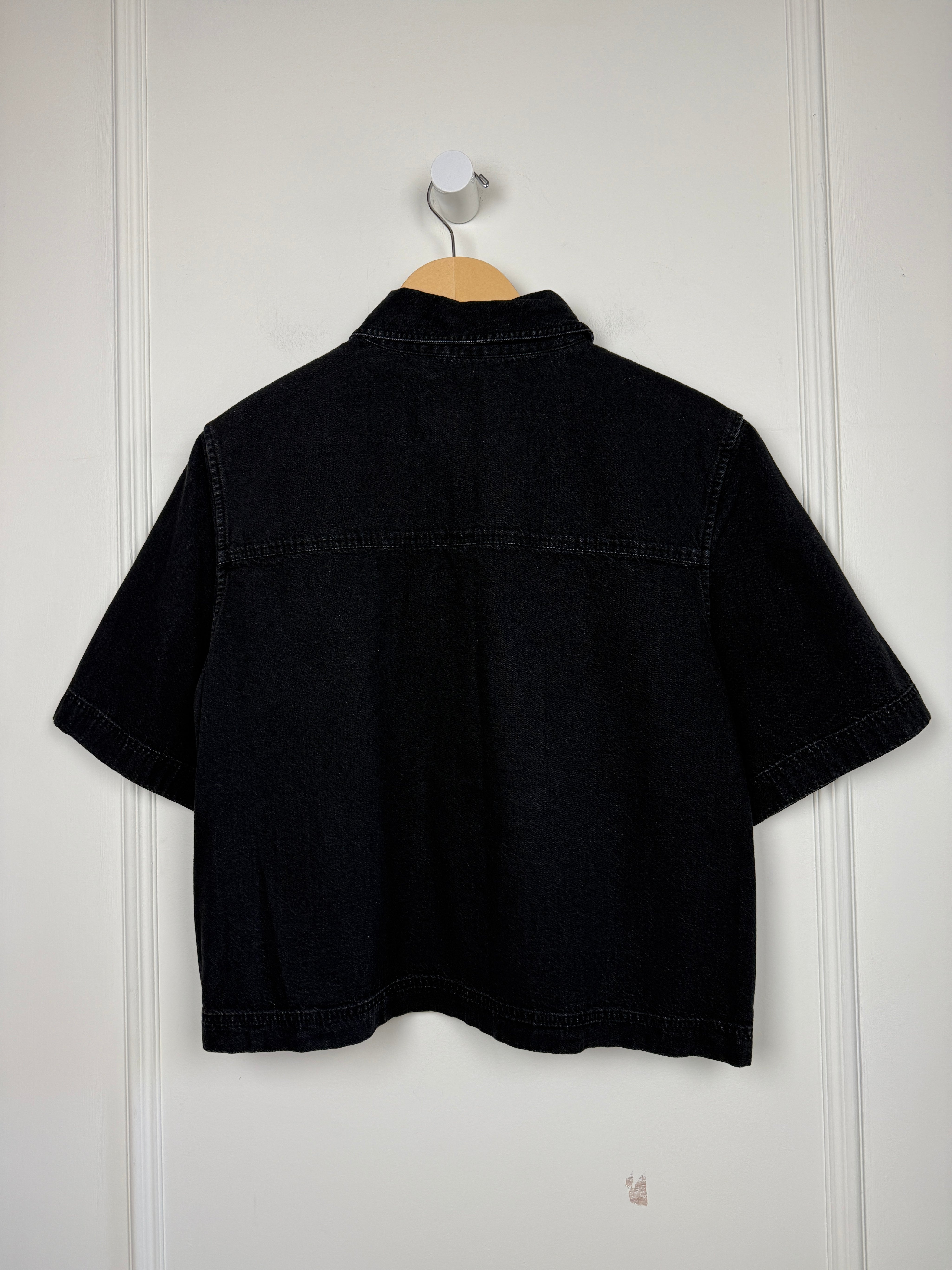 Closed Black Snap Shirt (M)