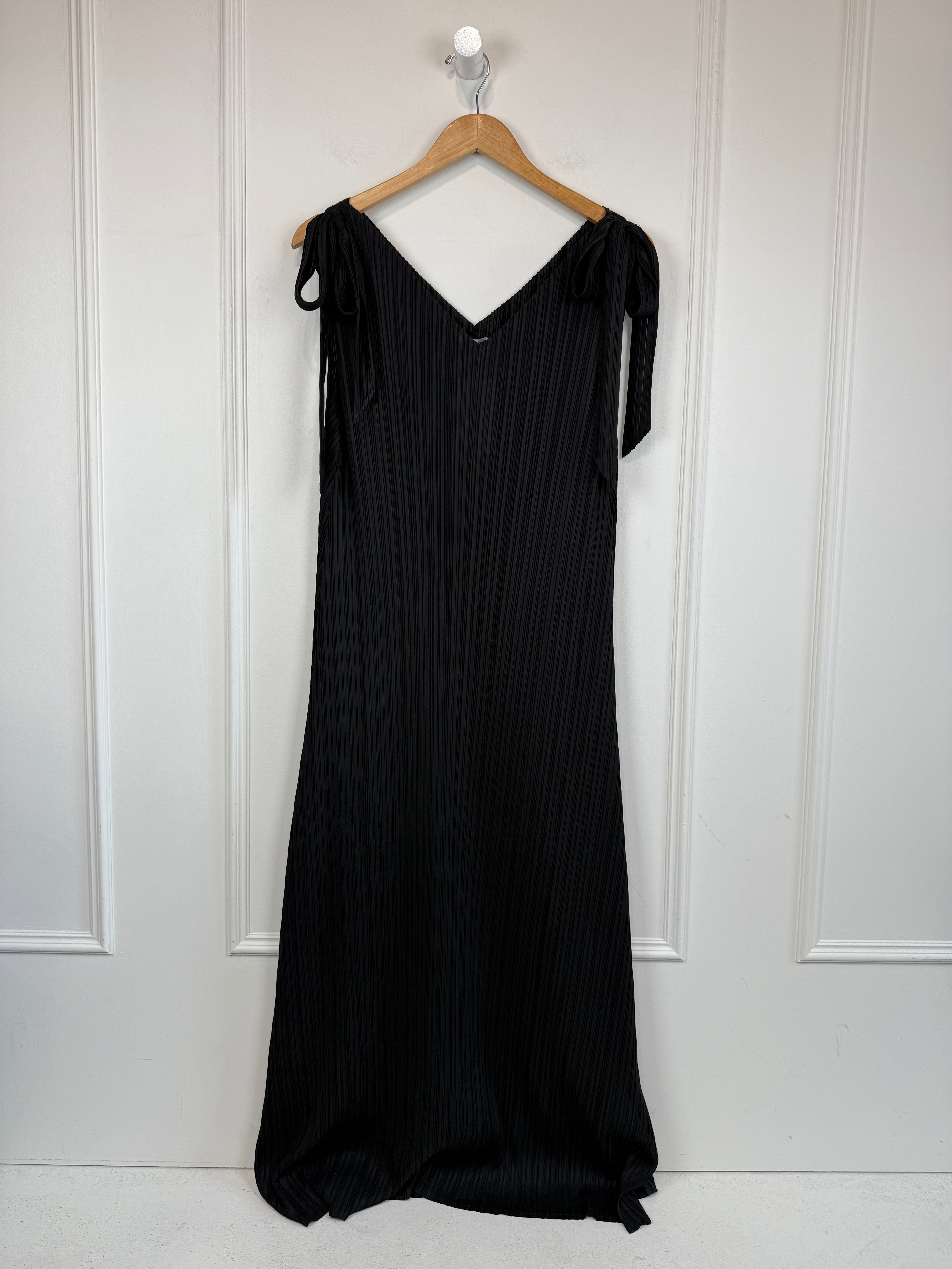 Alquema Black Dress (M)