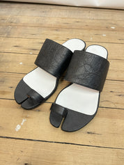 Maison Margiela Paper Faux Leather Tabi Sandals (39)
