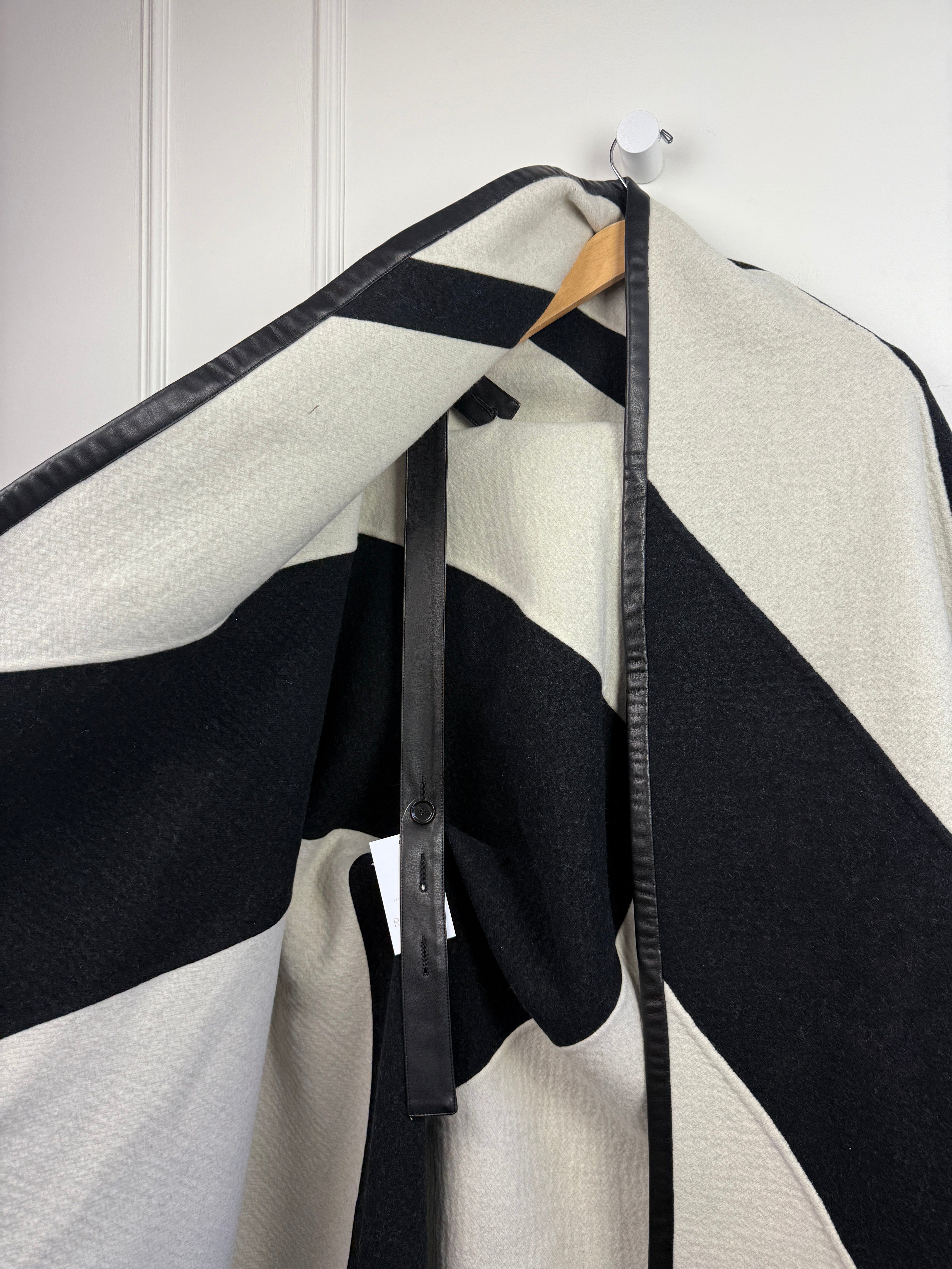 Proenza Schouler Colorblock Cashmere Blanket Cape In Off White / Black (OS)