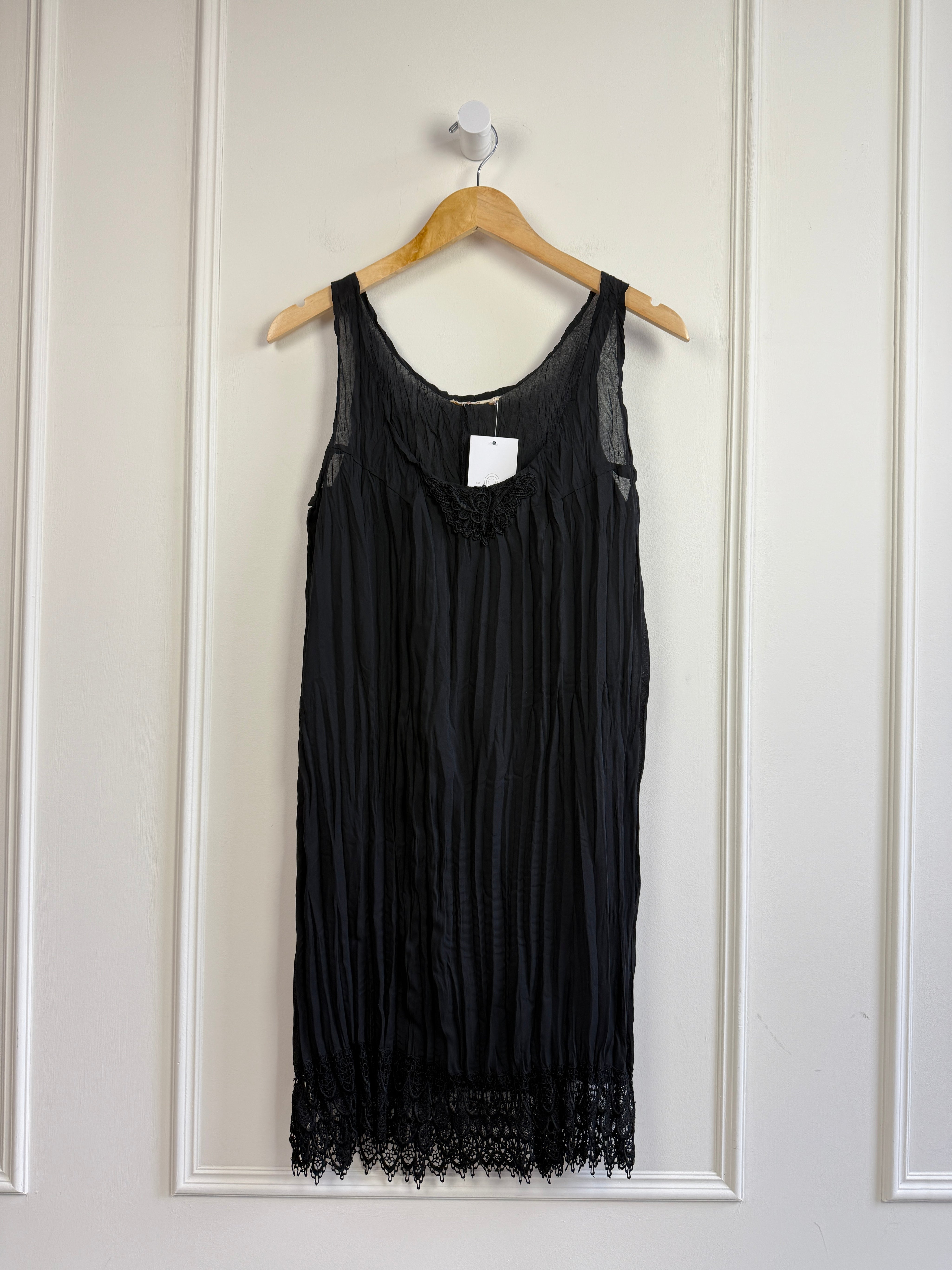 Vintage Sheer Black Crinkle Slip (M)