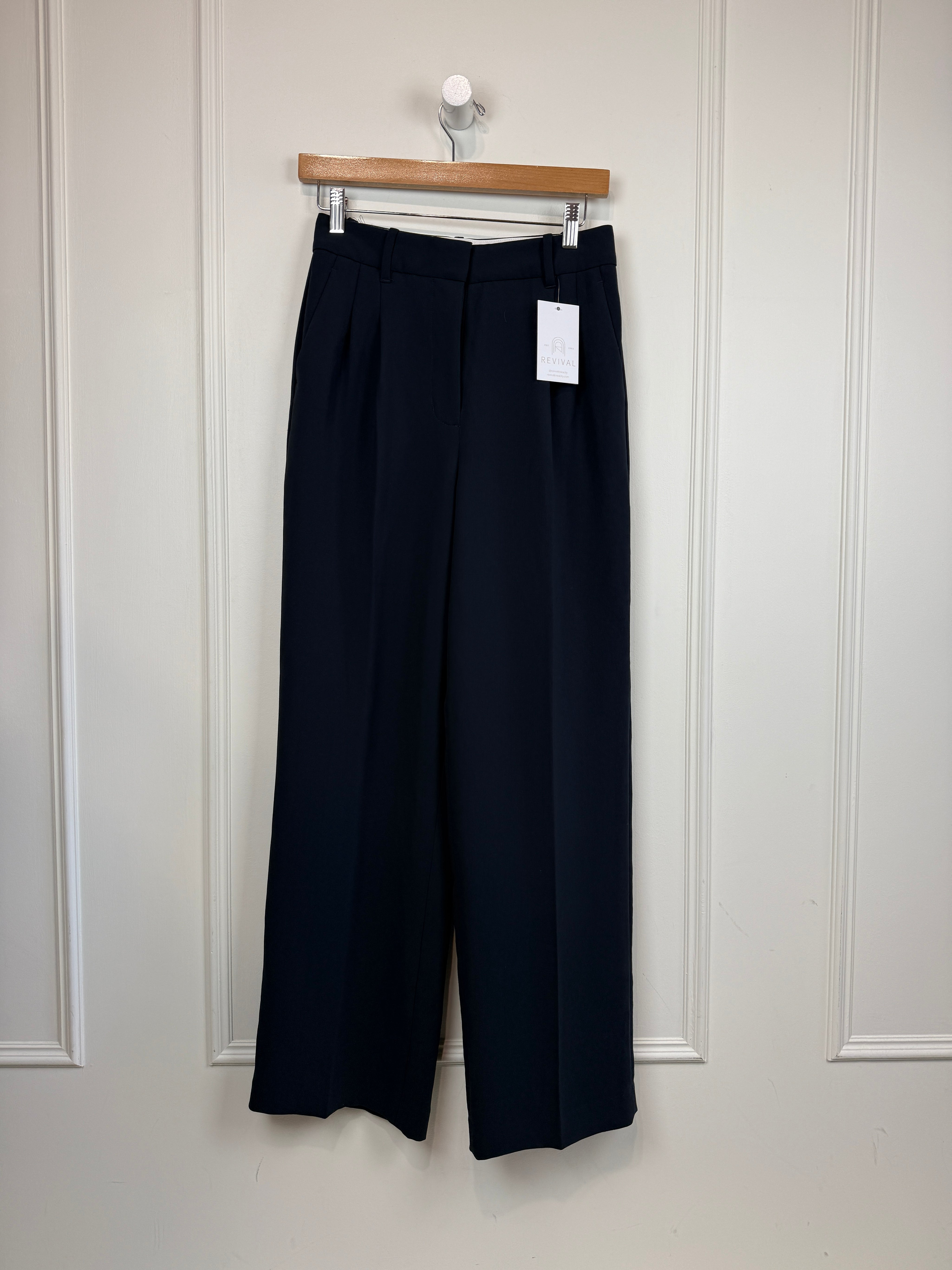 Aritzia Navy Effortless Pant (2/26 - Short)