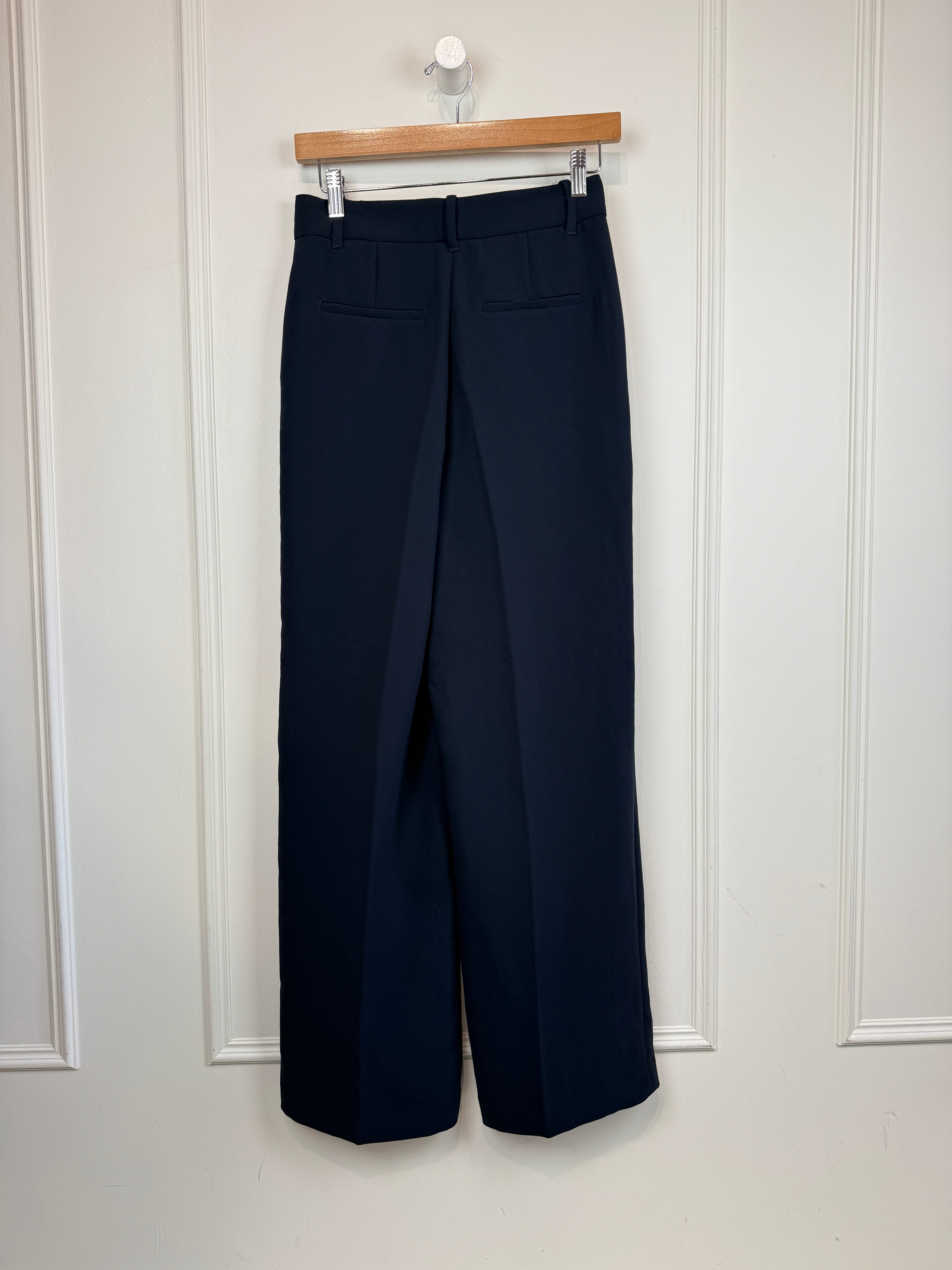 Aritzia Navy Effortless Pant (2/26 - Short)