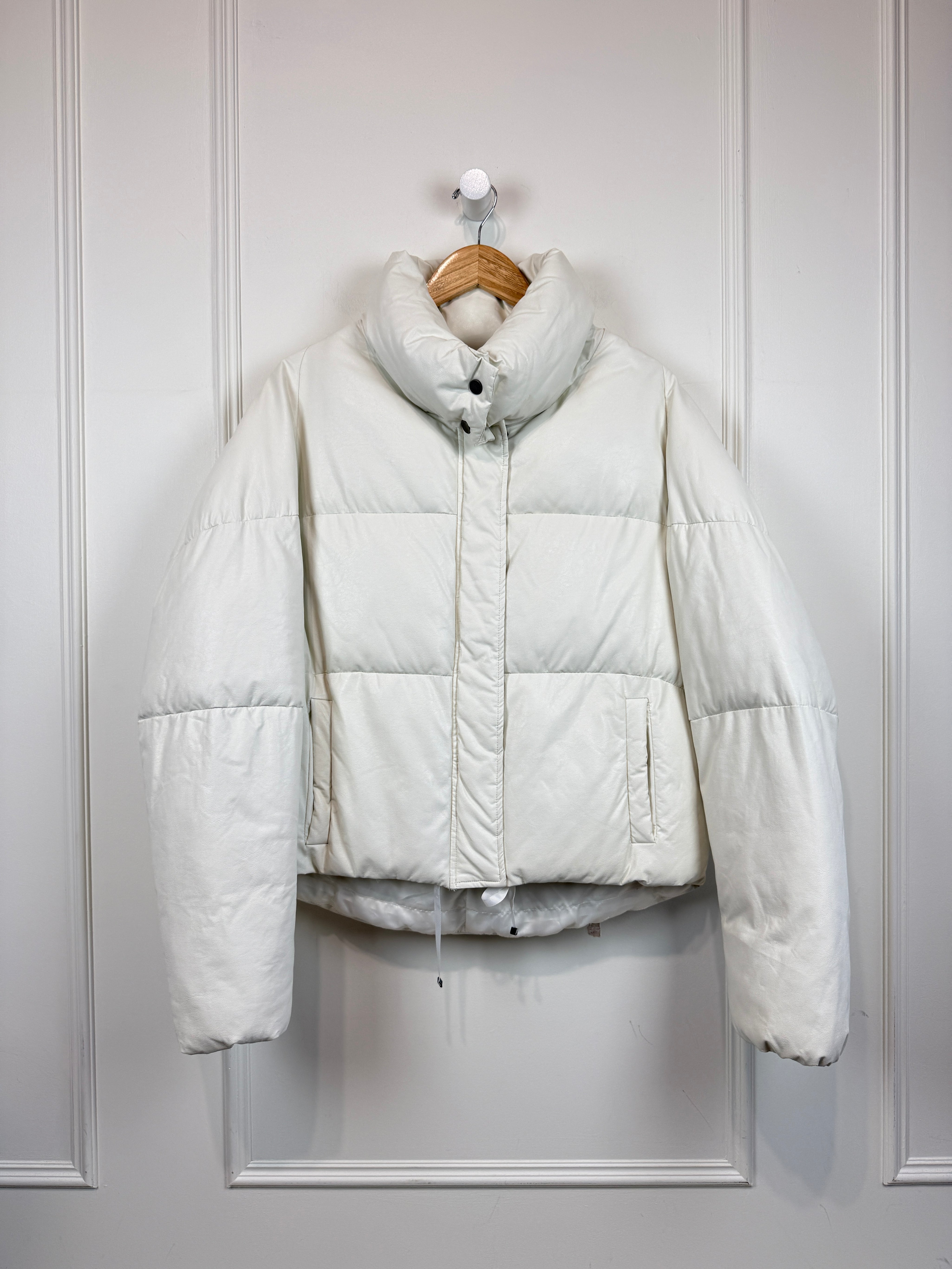 Apparis White Bomber (L)