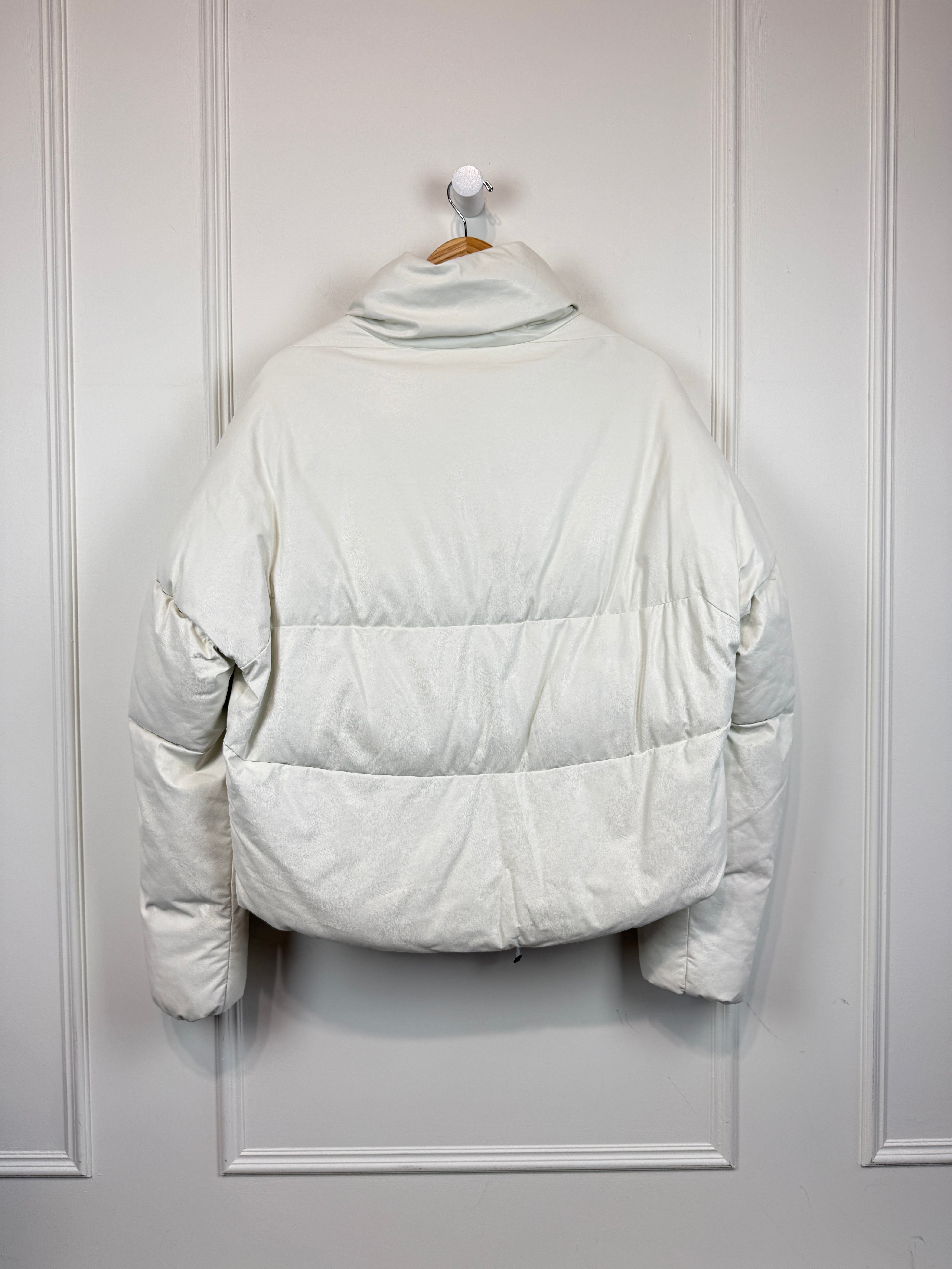 Apparis White Bomber (L)