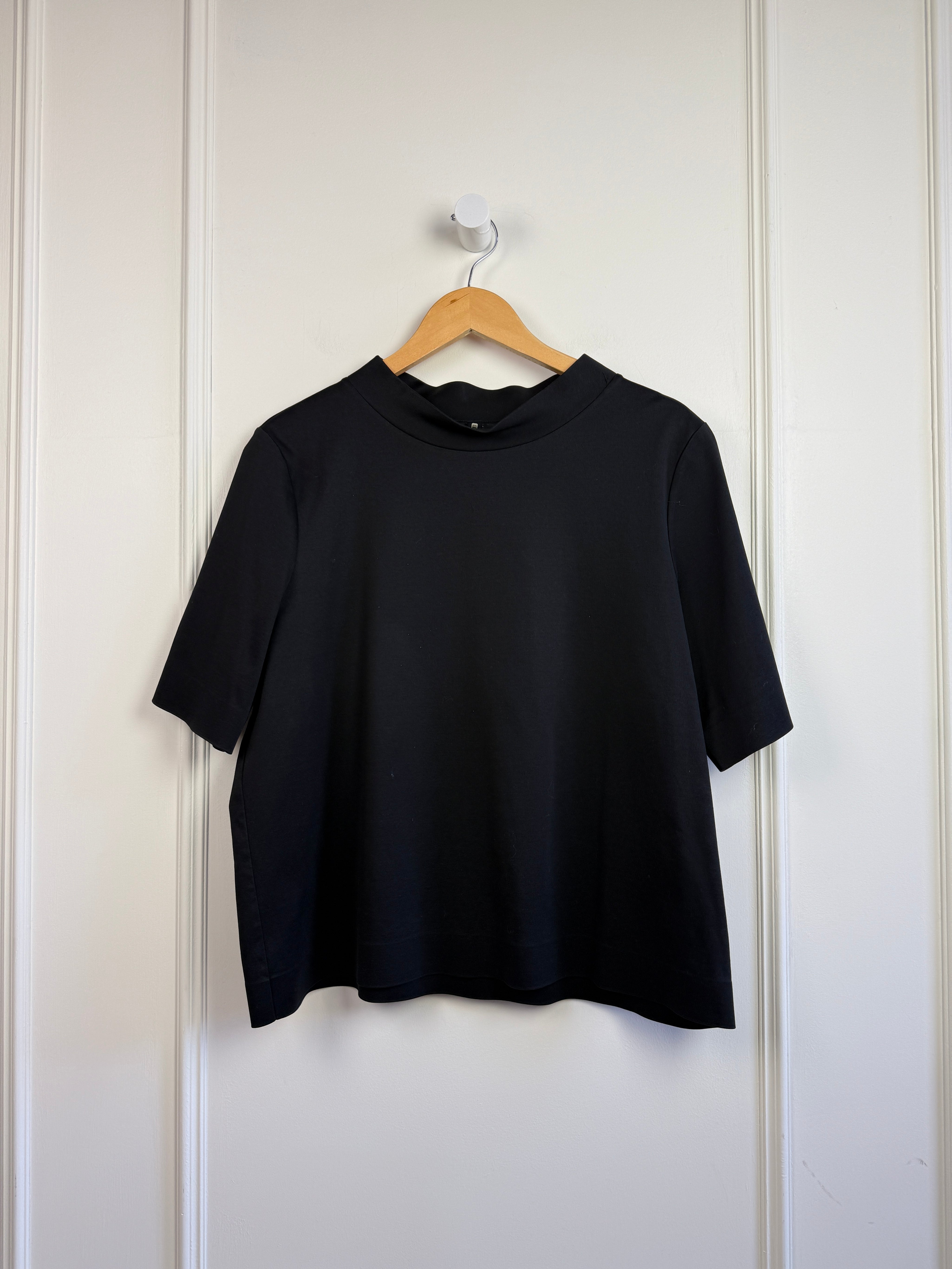 COS Black Tee (L)