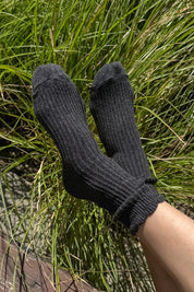 Le Bon Shoppe - Linen Scallop Socks | Charcoal