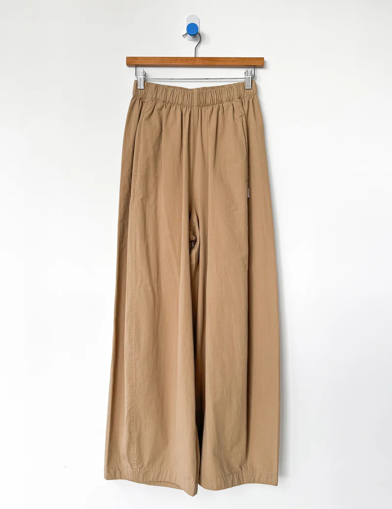 ParachutePants_Khaki_0.webp