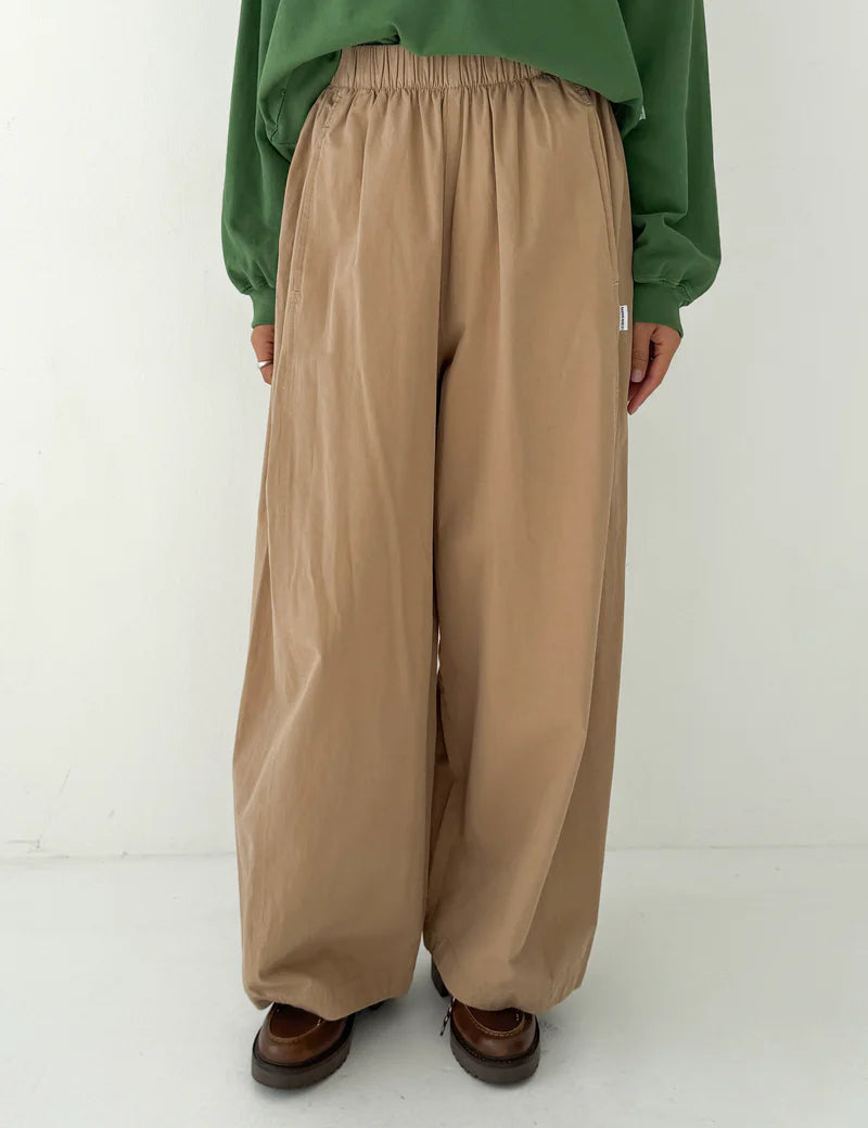 ParachutePants_Khaki_1.webp