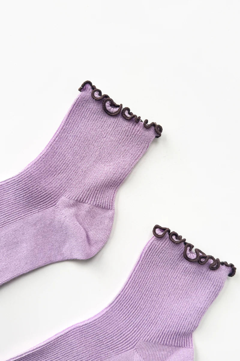 Le Bon Shoppe - The Petite Ruffled Hugger Crew Socks | Lilac/Brown