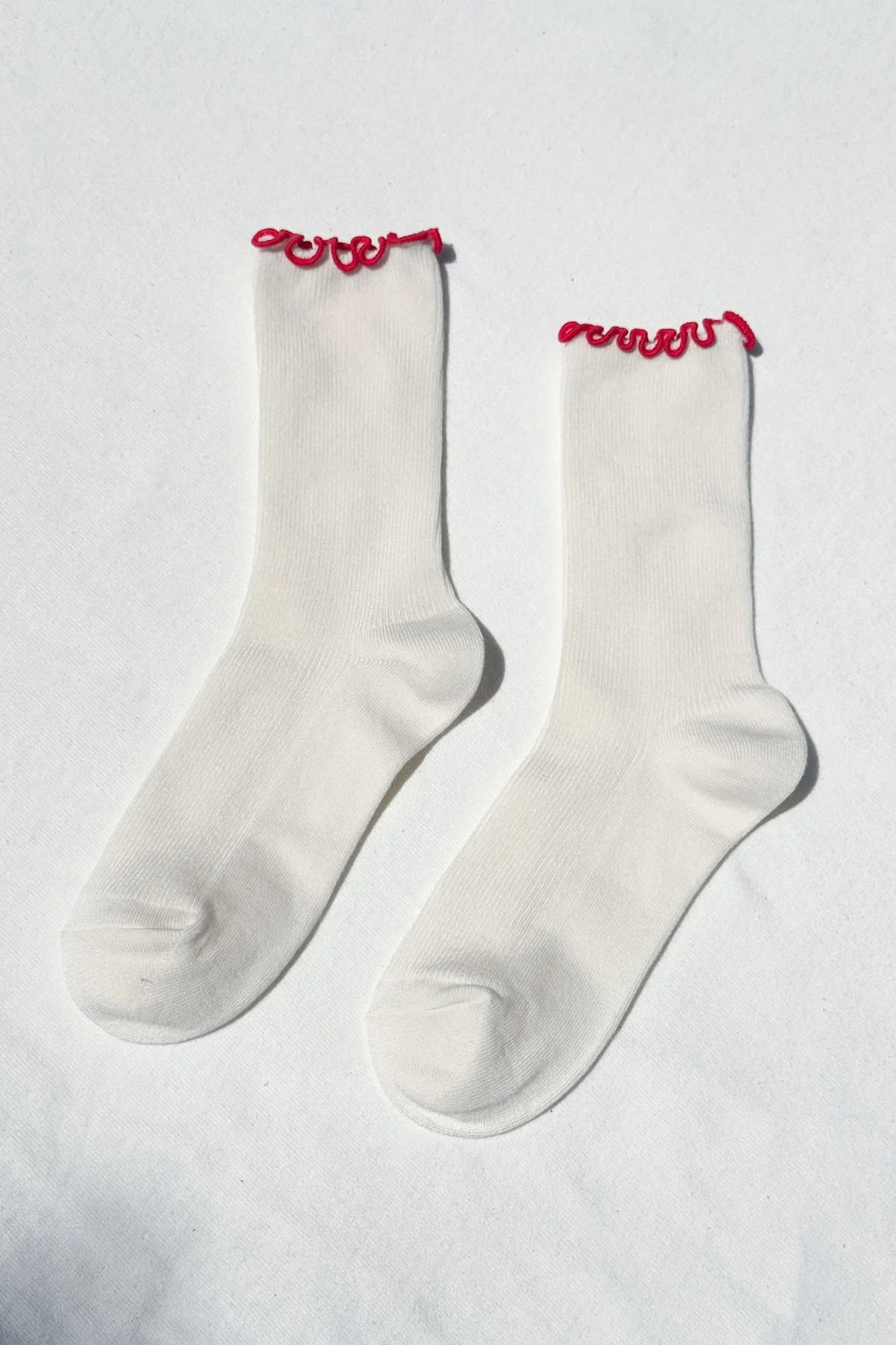 Le Bon Shoppe - Ruffled Modla Socks | Cream / Red Edge